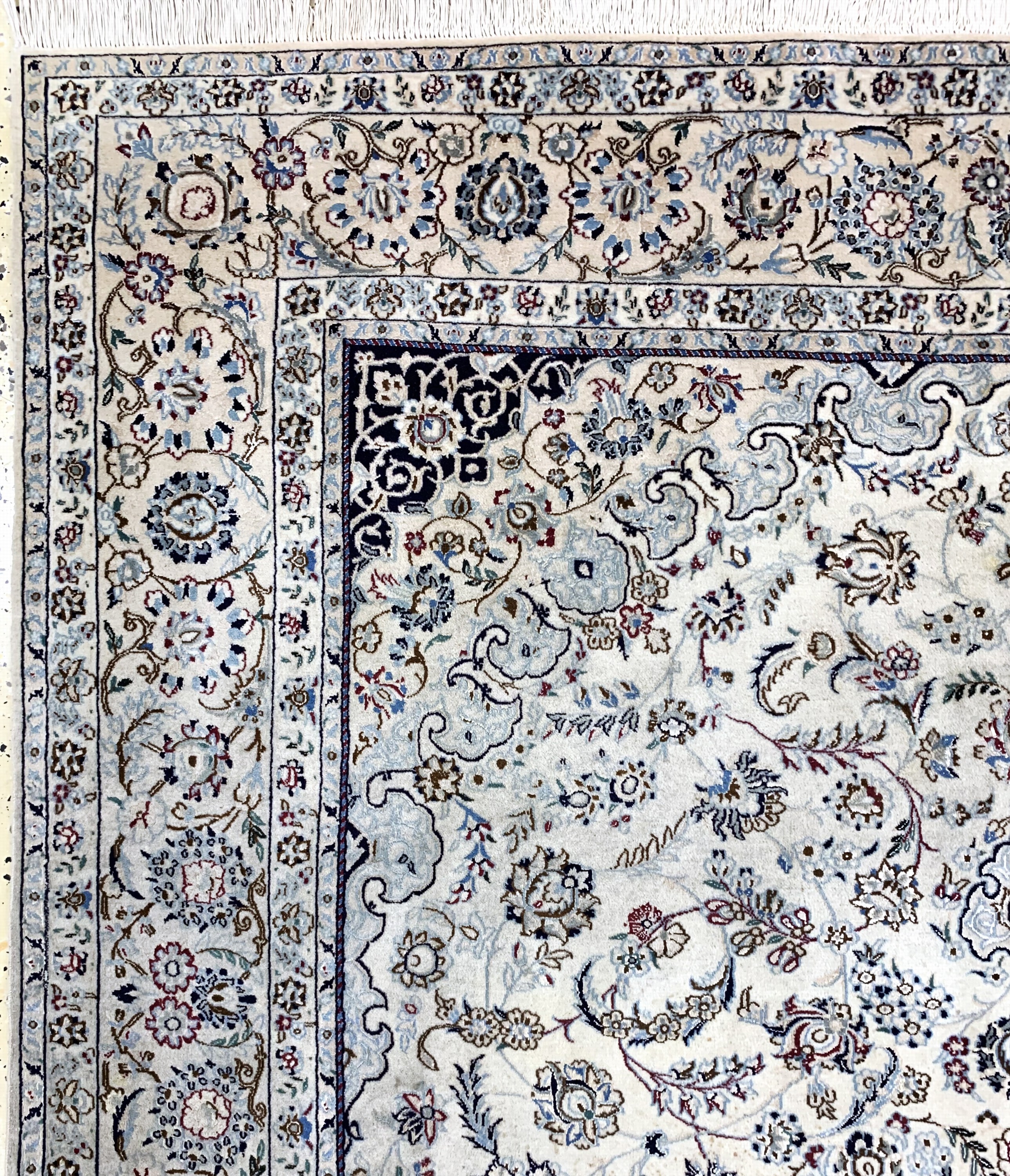 Detail d: Nain fein(6 La), Persien, Mitte 20.Jhd, Korkwolle mit Seide, ca. 244 x 167 cm, ca. 1,0Mio. Kn/qm, EHZ: 2, (verschmutzt)