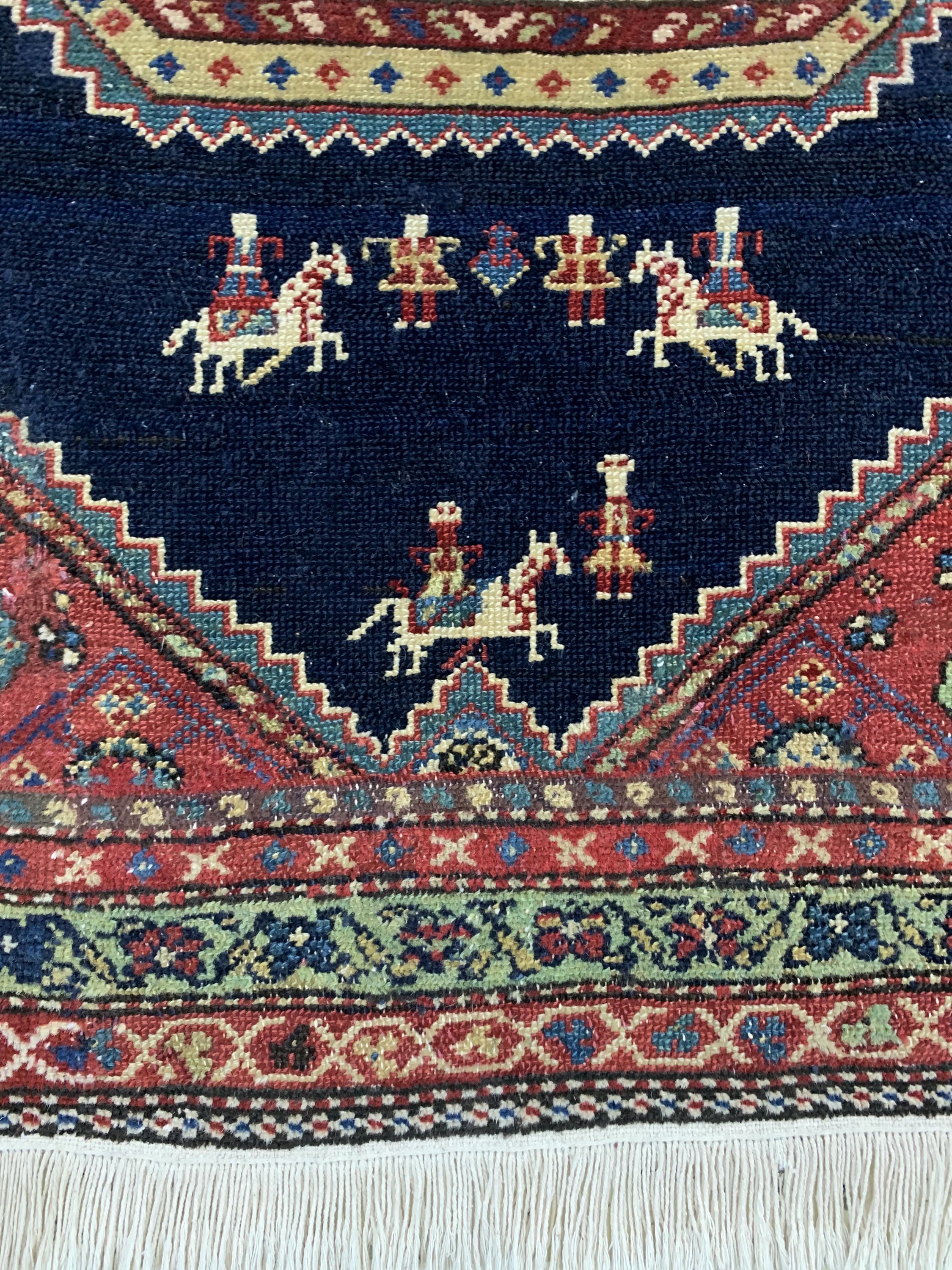Detail b: "Sattelauflage"antik, Malayer, Persien, um 1900, Wolle auf Baumwolle, ca. 94 x 90 cm, EHZ: 2-3, (fachkundig restauriert)