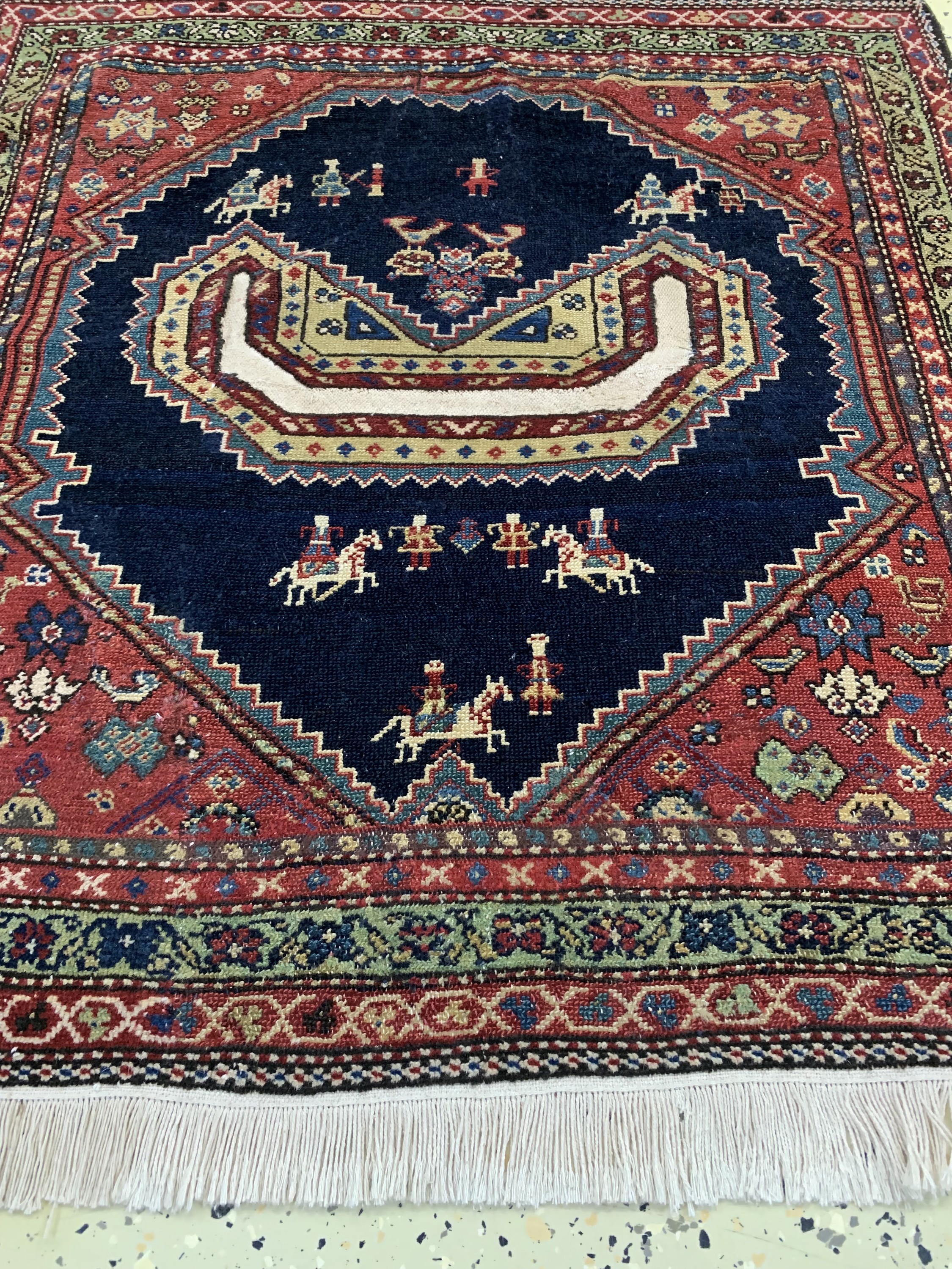 Detail e: "Sattelauflage"antik, Malayer, Persien, um 1900, Wolle auf Baumwolle, ca. 94 x 90 cm, EHZ: 2-3, (fachkundig restauriert)