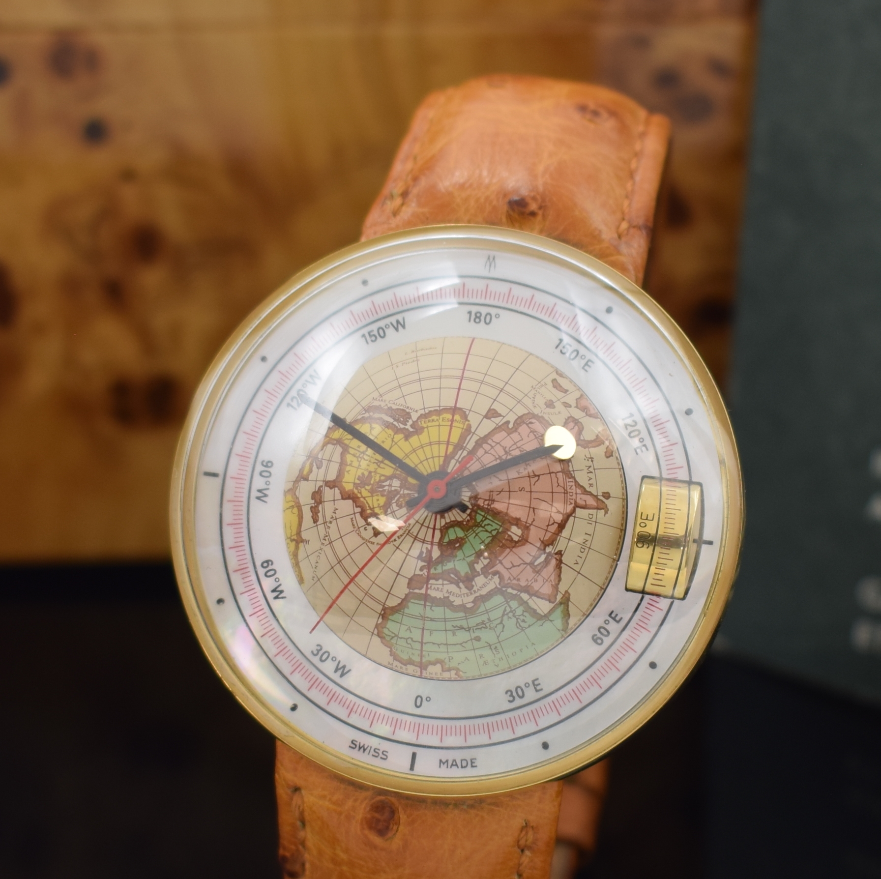 Detail a: MAGELLAN extrem seltene Herrenarmbanduhr "1521" Northern Hemisphere in GG 750/000, Automatik, orig. Lederband m. orig. Faltschl. in GG ...