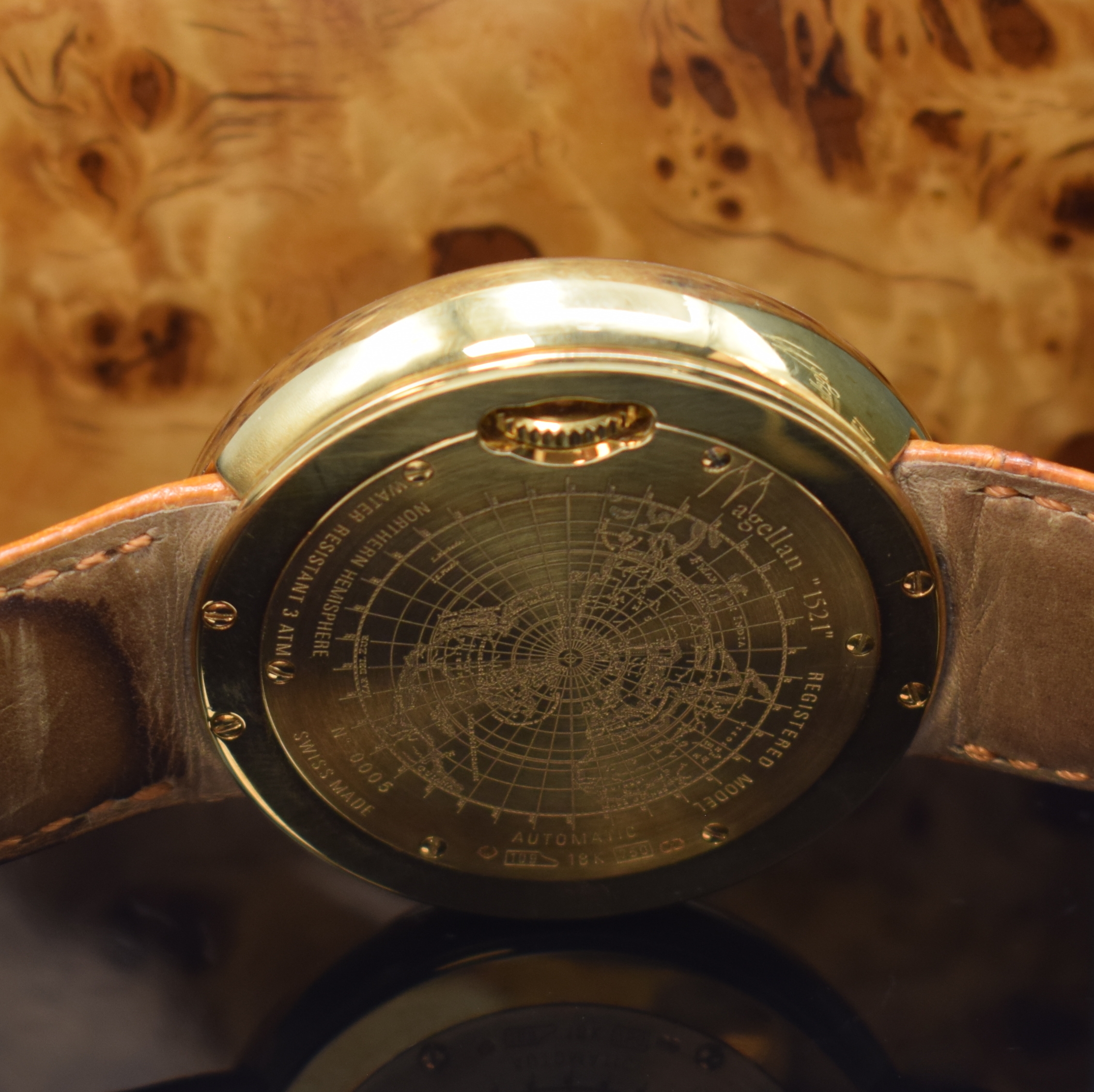 Detail c: MAGELLAN extrem seltene Herrenarmbanduhr "1521" Northern Hemisphere in GG 750/000, Automatik, orig. Lederband m. orig. Faltschl. in GG ...