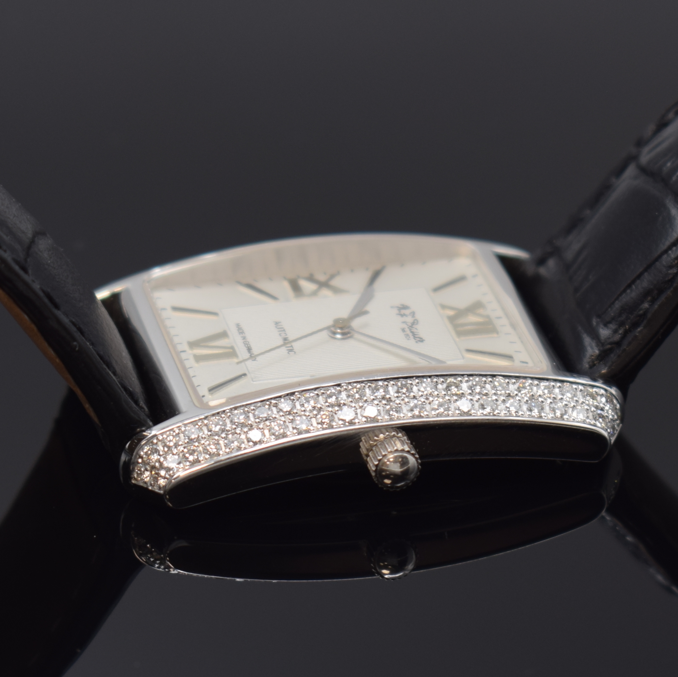 Detail b: H. F. BAUER feine, mit Brillanten besetzte Armbanduhr in WG 750/000, Automatik, Deutschland/Schweiz um 2000, beids. vergl., Boden aufgedr., silb. ...