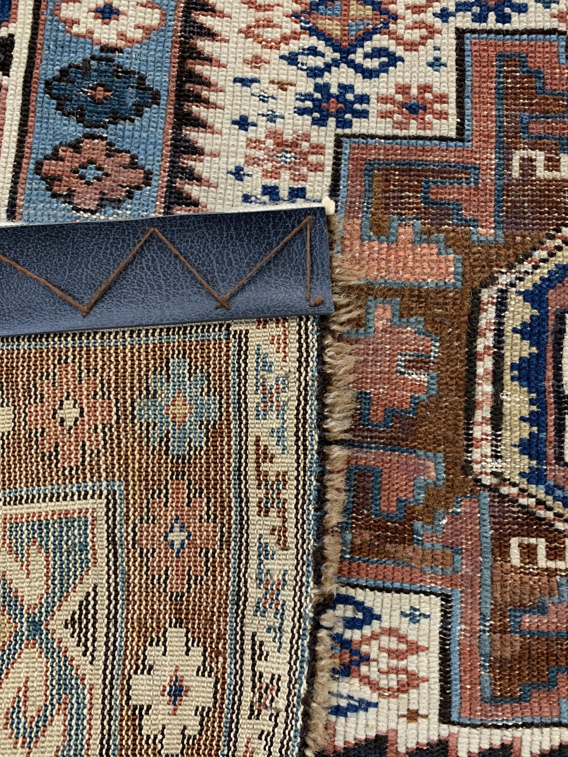 Detail f: Antiker Schirwan fein, Kaukasus, 19.Jhd, Wolle auf Wolle, ca. 120 x 100 cm, EHZ: 3