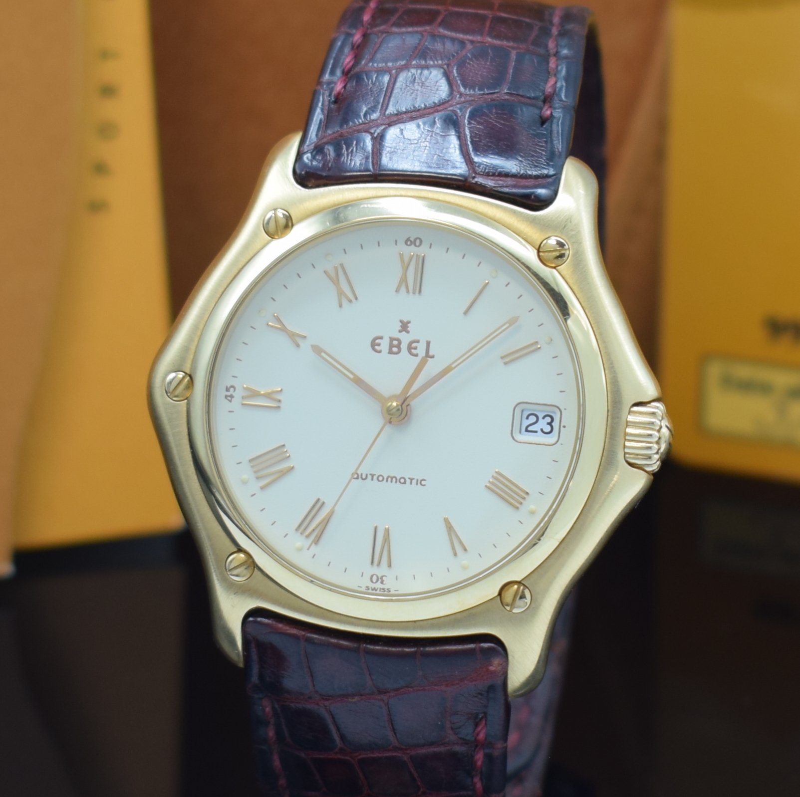 Detail a: EBEL 1911 Herrenarmbanduhr in RoseG 750/000 Referenz 5080916, Automatik, Boden 8-fach verschr., orig. Lederband m. orig. RoseG 750/000 Faltschliesse, ...