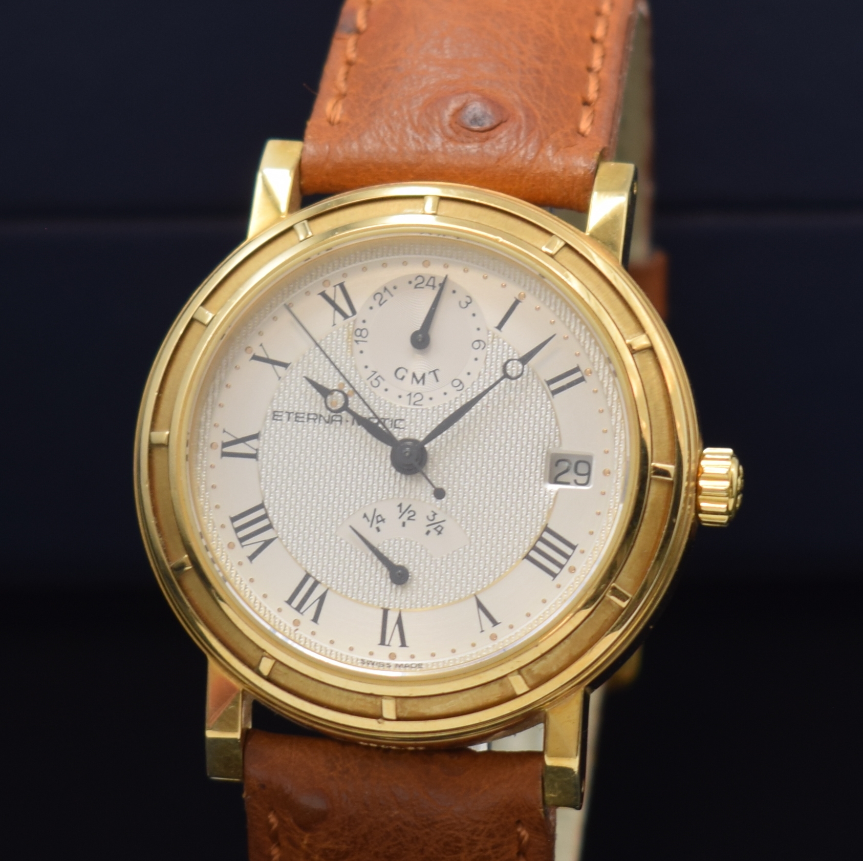 Detail a: ETERNA MATIC Herrenarmbanduhr mit Gangreserveanzeige und GMT in GG 750/000, Automatik, Schweiz um 1995, massives Geh. beids. vergl., Lederband m. ...