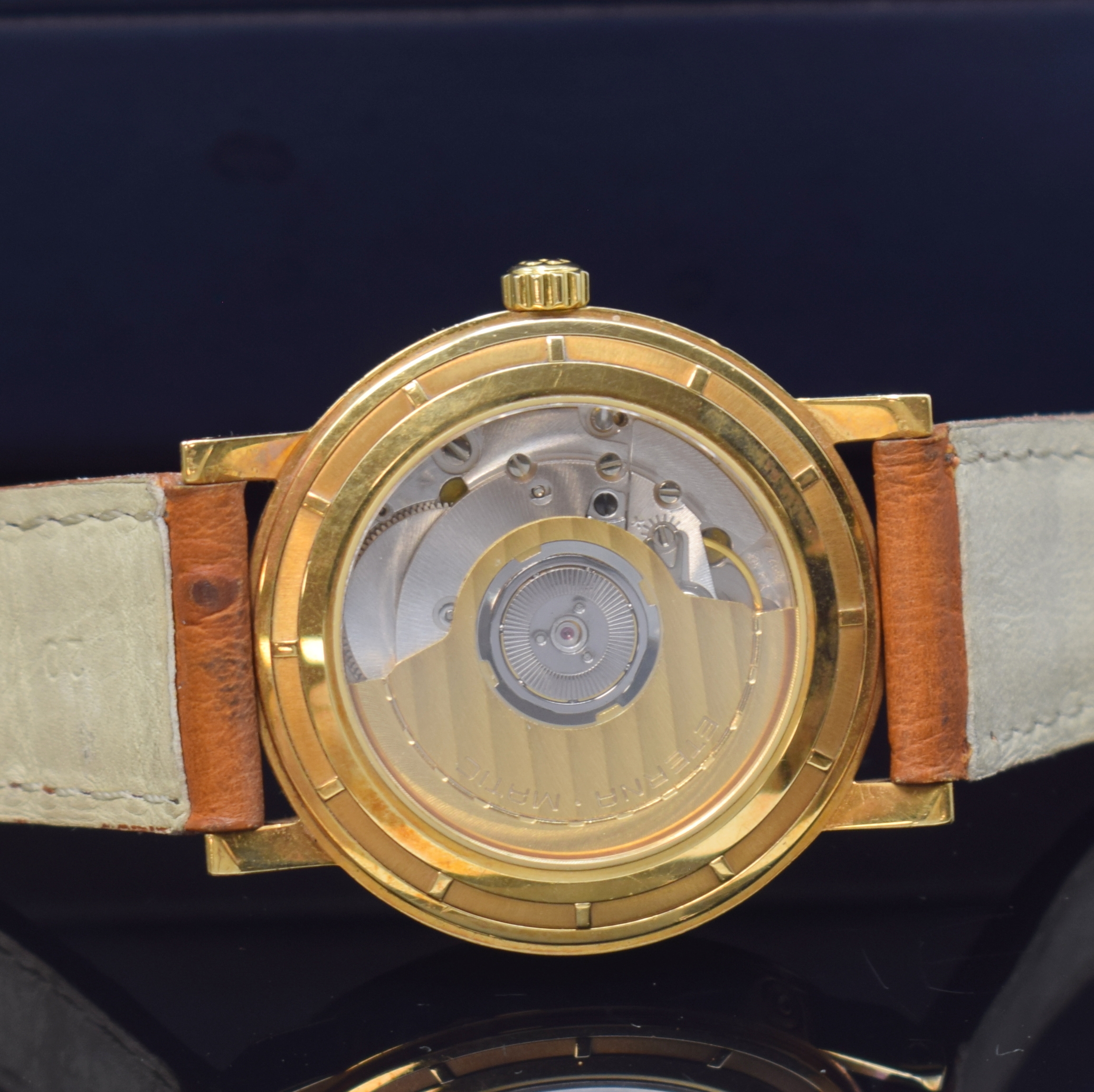 Detail d: ETERNA MATIC Herrenarmbanduhr mit Gangreserveanzeige und GMT in GG 750/000, Automatik, Schweiz um 1995, massives Geh. beids. vergl., Lederband m. ...