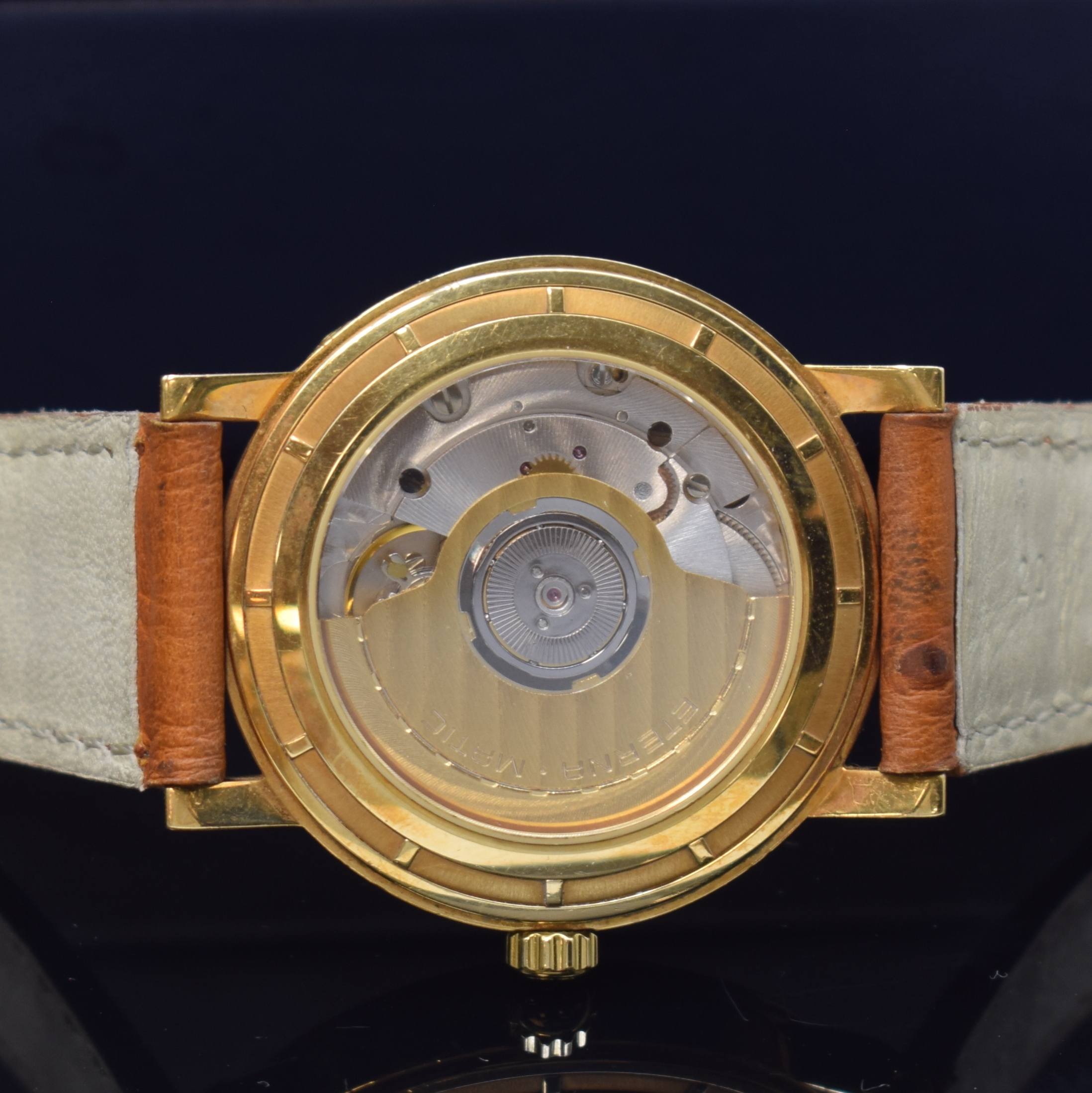 Detail e: ETERNA MATIC Herrenarmbanduhr mit Gangreserveanzeige und GMT in GG 750/000, Automatik, Schweiz um 1995, massives Geh. beids. vergl., Lederband m. ...