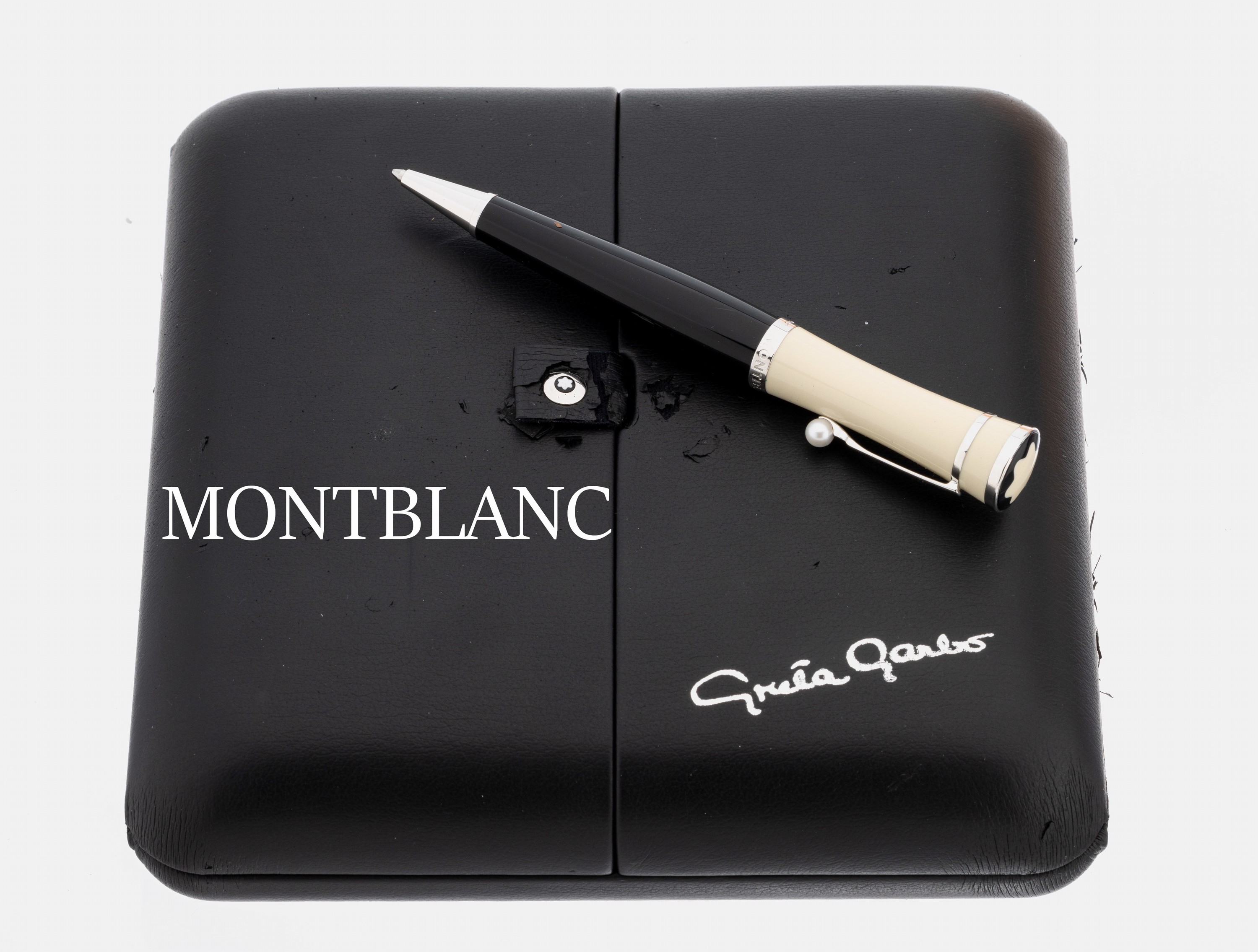 MONTBLANC Kugelschreiber "Greta Garbo", limitierte Edition, Korpus aus schwarzem und cremefarb. Kunstharz, Clip mit weißer ...