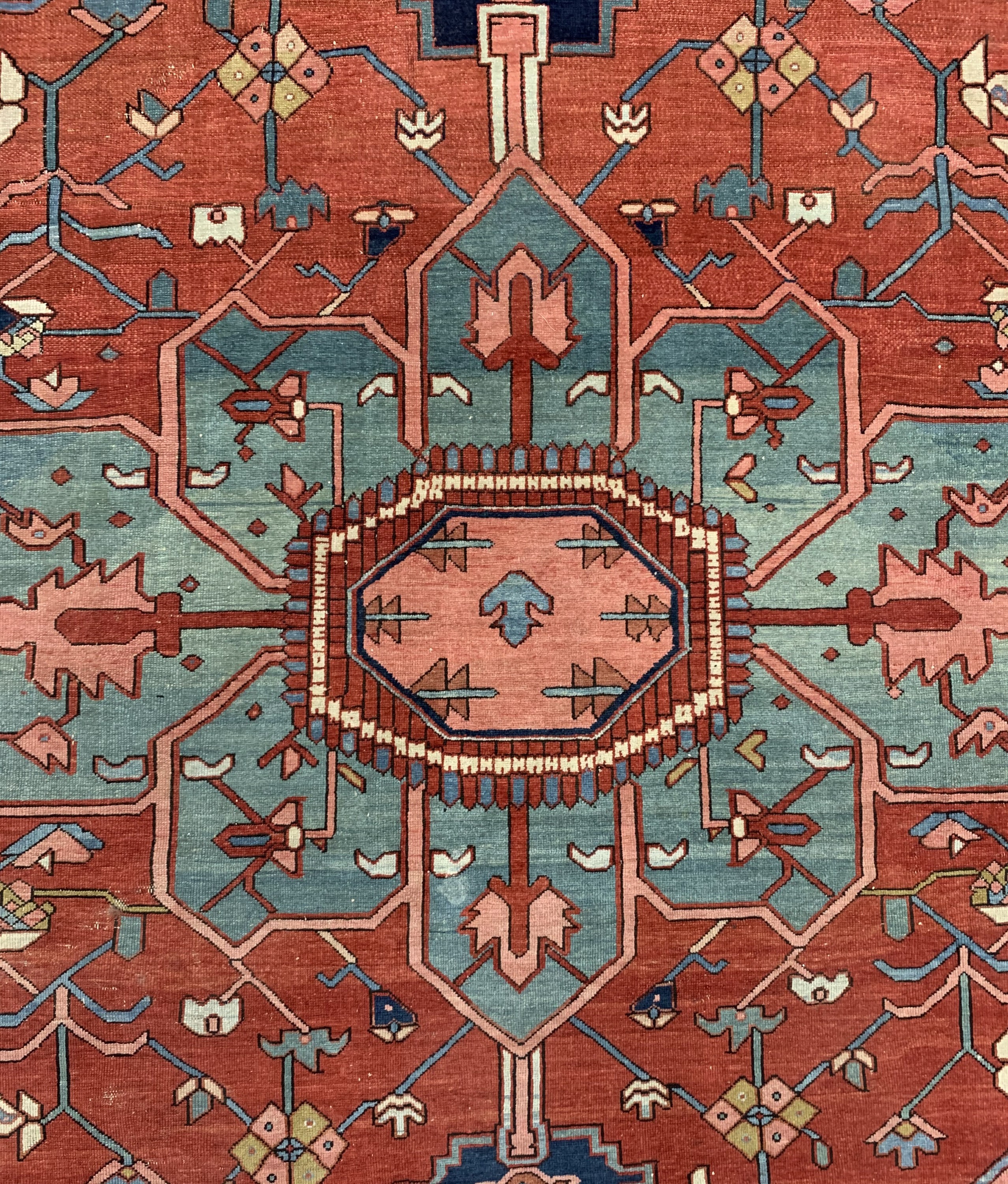 Detail c: Heriz "Serpi"antik, Persien, 19.Jhd, Wolle auf Baumwolle, ca. 340 x 285 cm, minimal verkürzt, EHZ: 3
