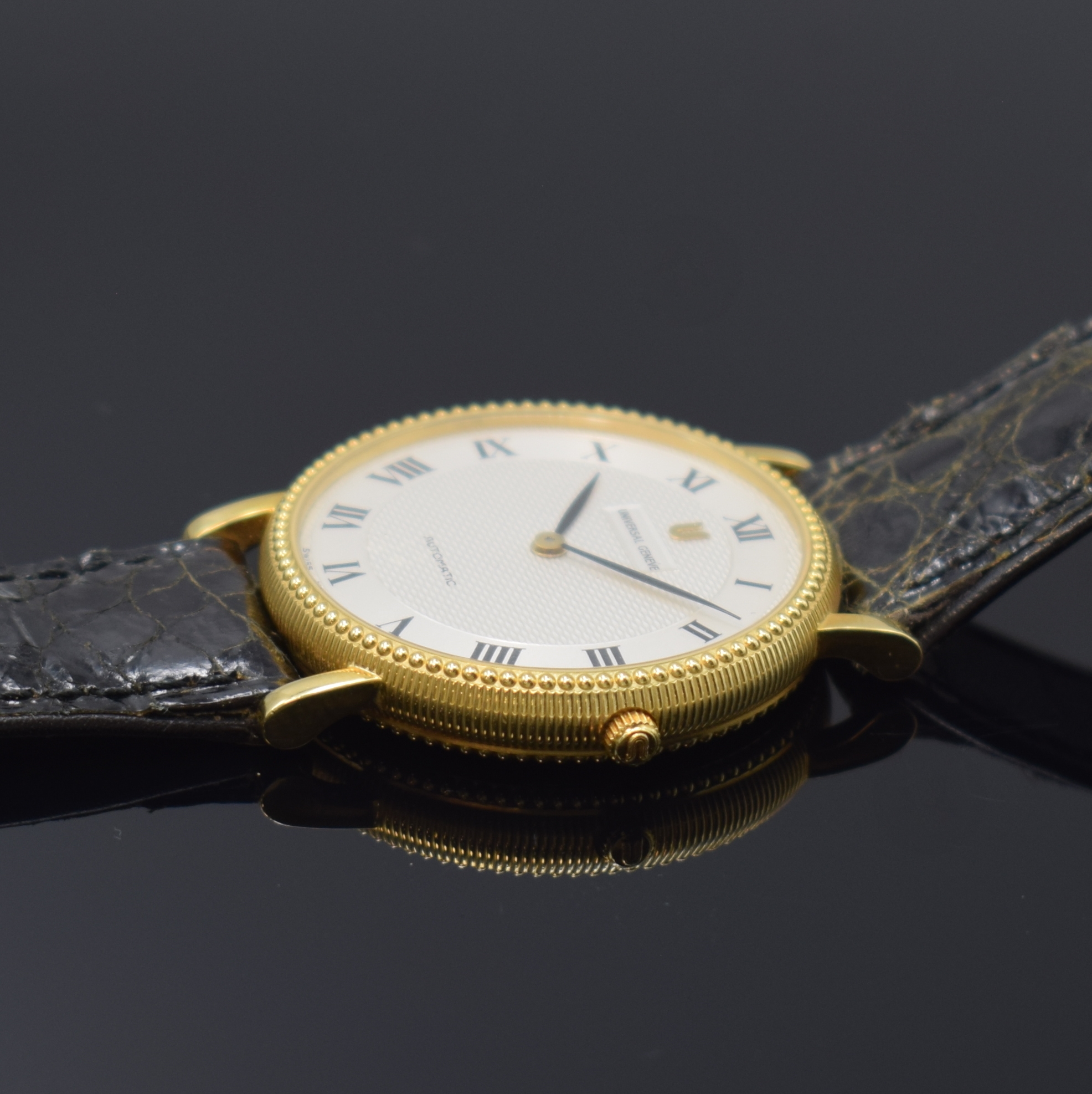 Detail c: UNIVERSAL GENEVE Herrenarmbanduhr in GG 750/000 Referenz 151-11-661, Automatik, Schweiz um 1990, beids. vergl., Boden aufgedr., Perllünette, ...