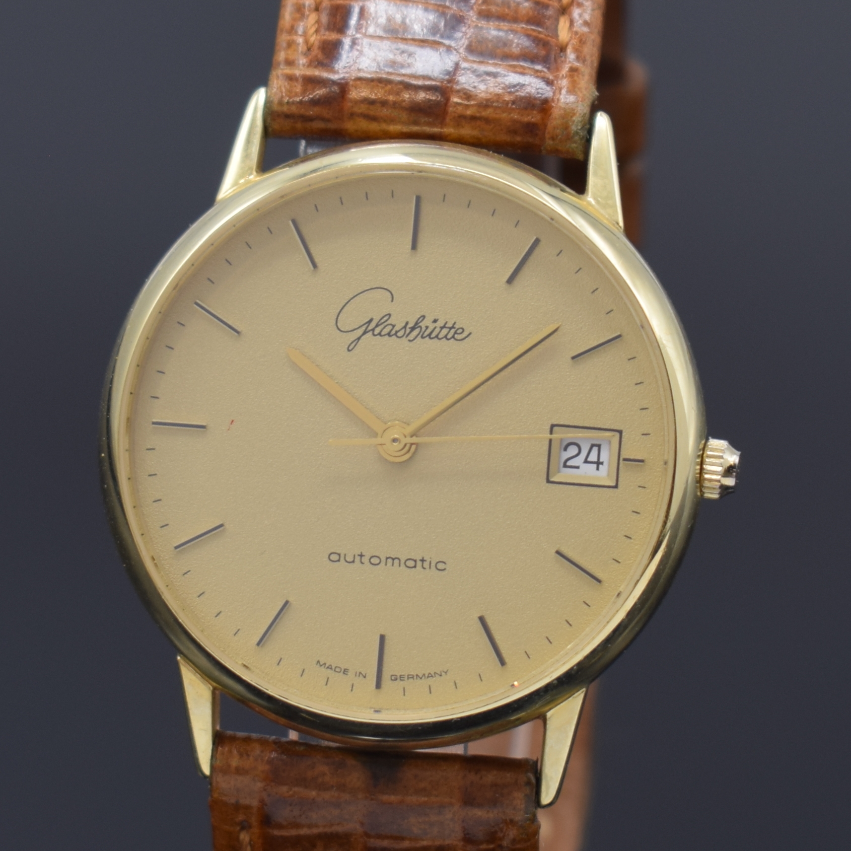 Detail a: GLASHÜTTE seltene Herrenarmbanduhr in GG 585/000, Deutschland um 1992, eine der ersten in geringer Stückzahl gefertigten Serienuhren in Gold, Boden ...