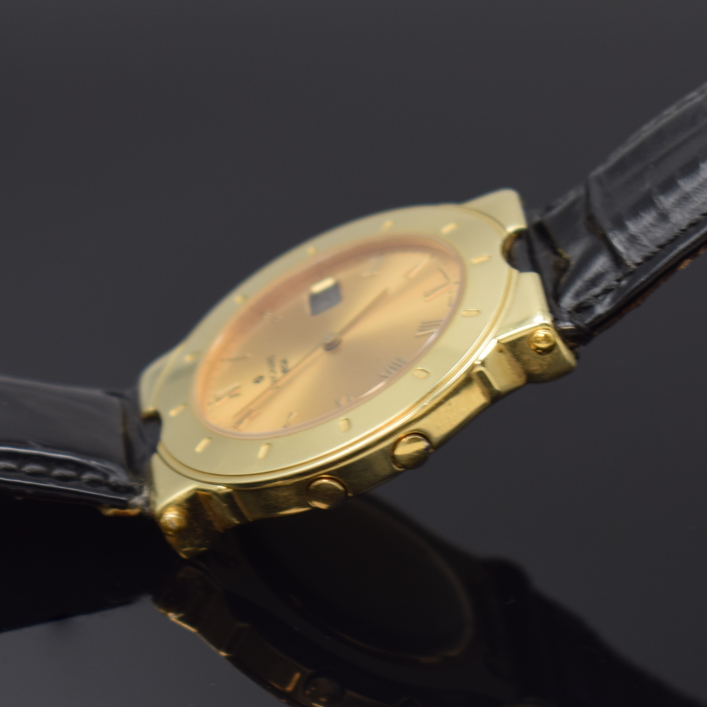 Detail b: JUNGHANS MEGA Herren-Funkuhr in GG 585/000 Referenz 259110111, Deutschland um 1995, quarz, massives Geh., Glasrand und Boden mit Widmung aufgedr., ...