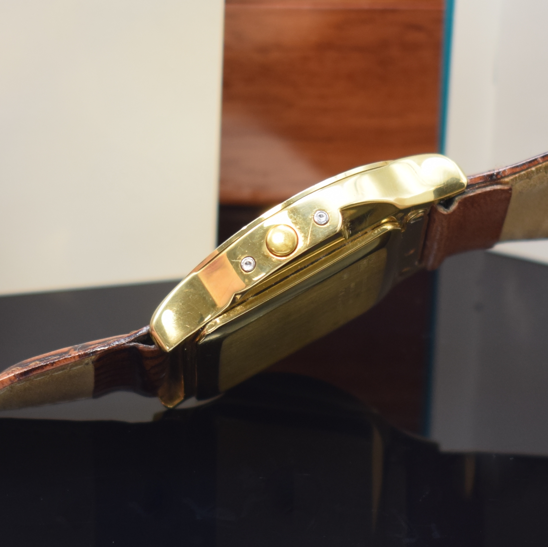 Detail c: JUNGHANS MEGA Herren-Funkuhr in GG 750/000 Referenz 259111201, Deutschland um 2000, quarz, massives Geh., Boden mit und Glasrand aufgedr., digitale ...