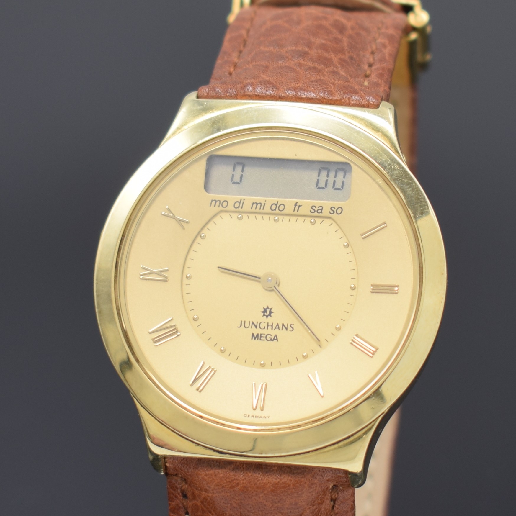 Detail a: JUNGHANS MEGA Funkuhr in GG 585/000 Referenz 259200204, Deutschland um 1995, quarz, massives Geh., Boden aufgedr., digitale und analoge Anzeige, ...