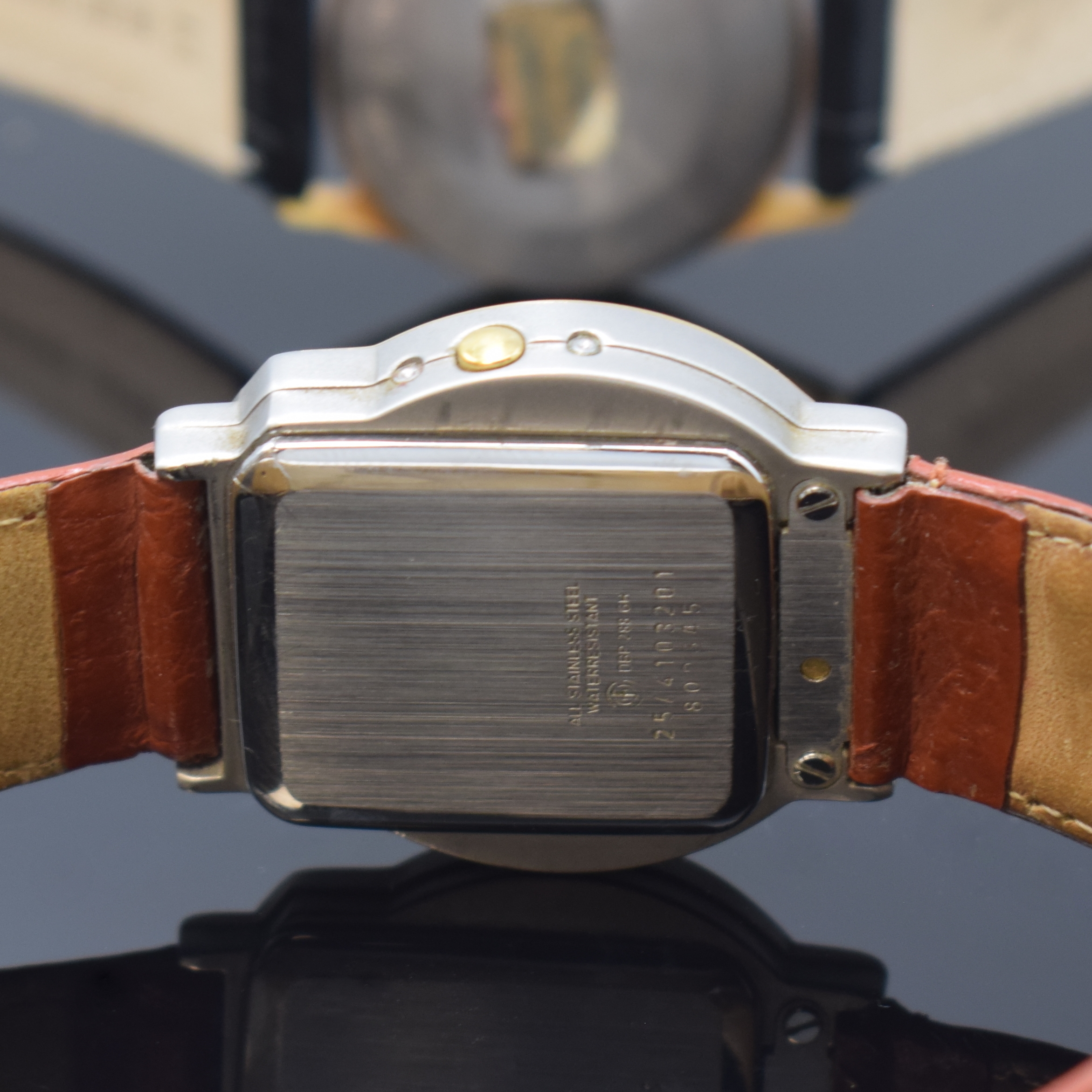 Detail e: Konvolut: 3 Junghans Armbanduhren, 1 x Handaufzug, 2 x Serie Mega, Deutschland 1970er/90er Jahre, 1 x vergoldet, Edelstahlboden aufgedr., 17 St., ...
