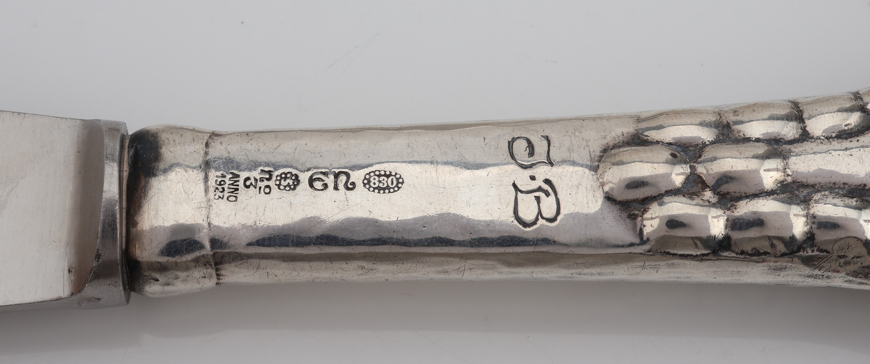 Detail c: EVALD NIELSEN Besteck für 6 Personen, 830erSilber, Dänemark, Modell Nr. 3, florales Dekormit Darstellung einer sich öffnenden Blüte, ...