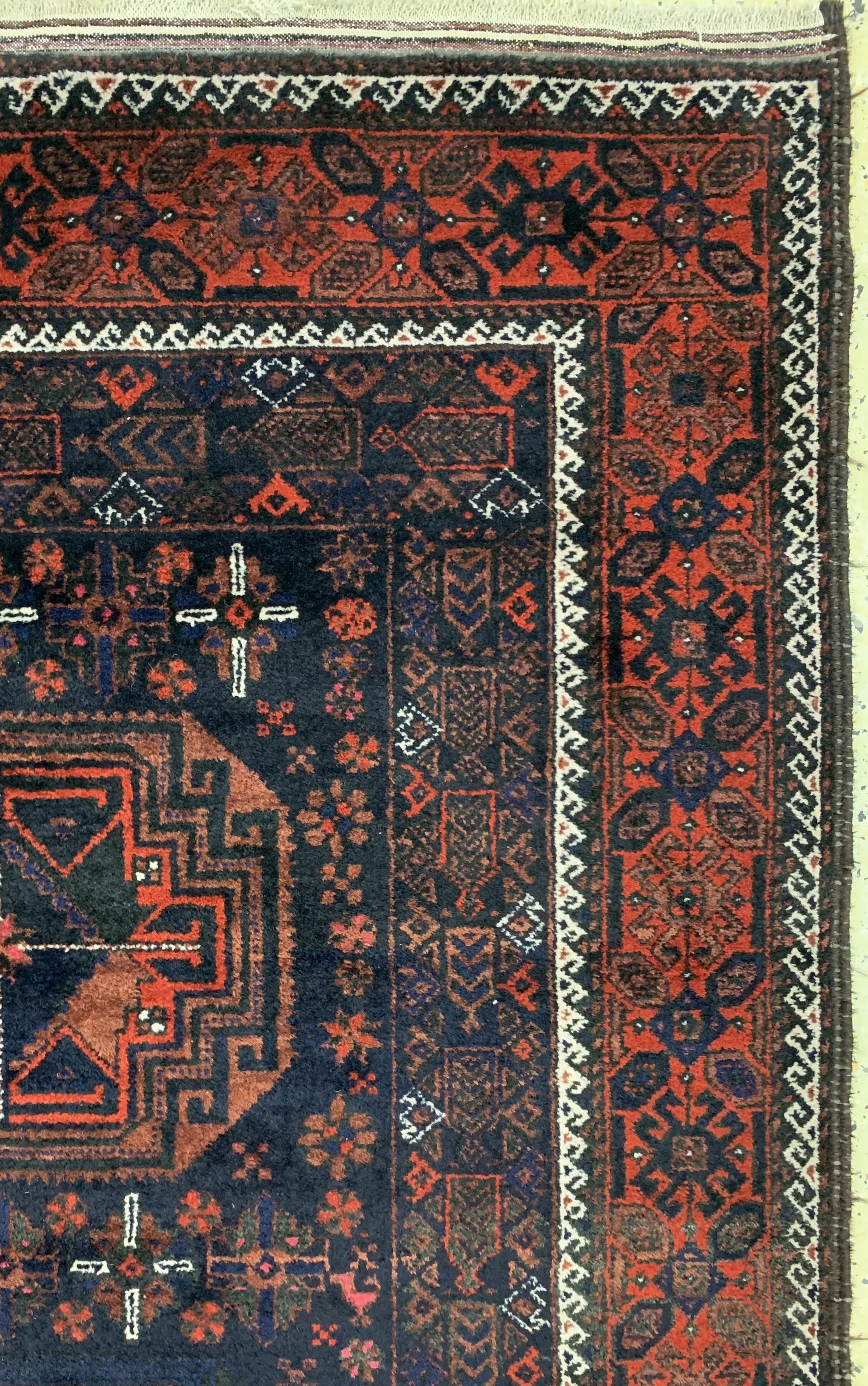 Detail e: Belutsch alt, Persien, um 1930/1940, Wolle auf Baumwolle, ca. 232 x 130 cm, EHZ: 2