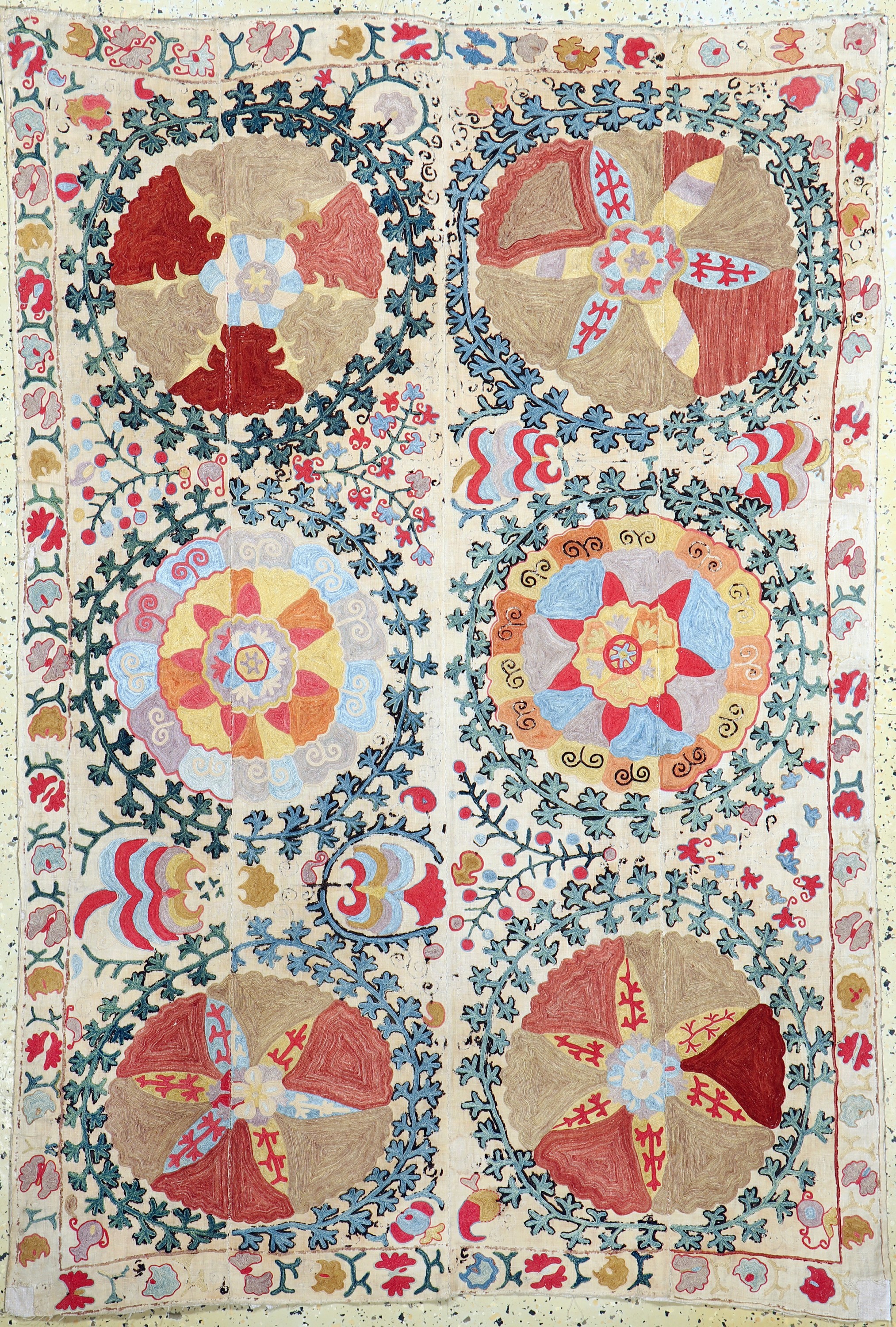 Antike"Susani"Stickerei, Uzbekistan, 19.Jhd, Seidenstickerei auf Leinen, ca. 165 x 111 cm, EHZ: 3