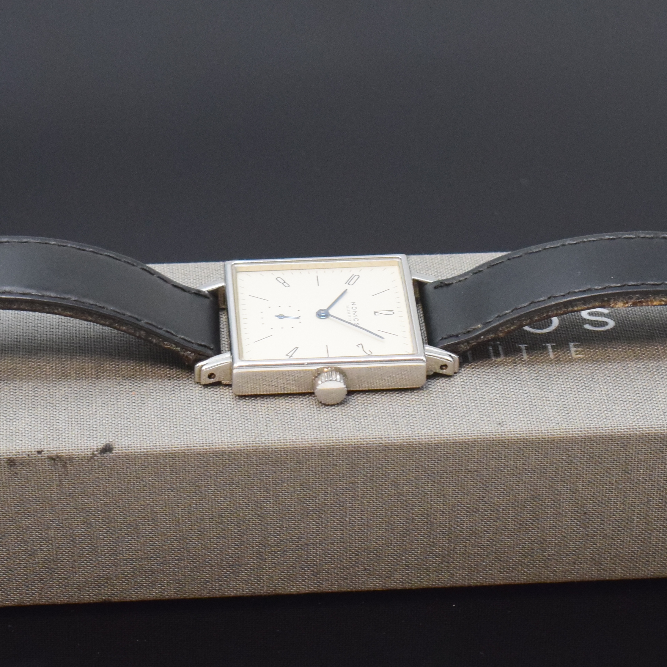 Detail e: NOMOS auf 2000 Stück limitierte Armbanduhr Tetra Expo 2000, Deutschland 2000, Handaufzug, 2-teil. Edelstahlgeh. inkl. orig. Lederband (zu ern.) m. ...