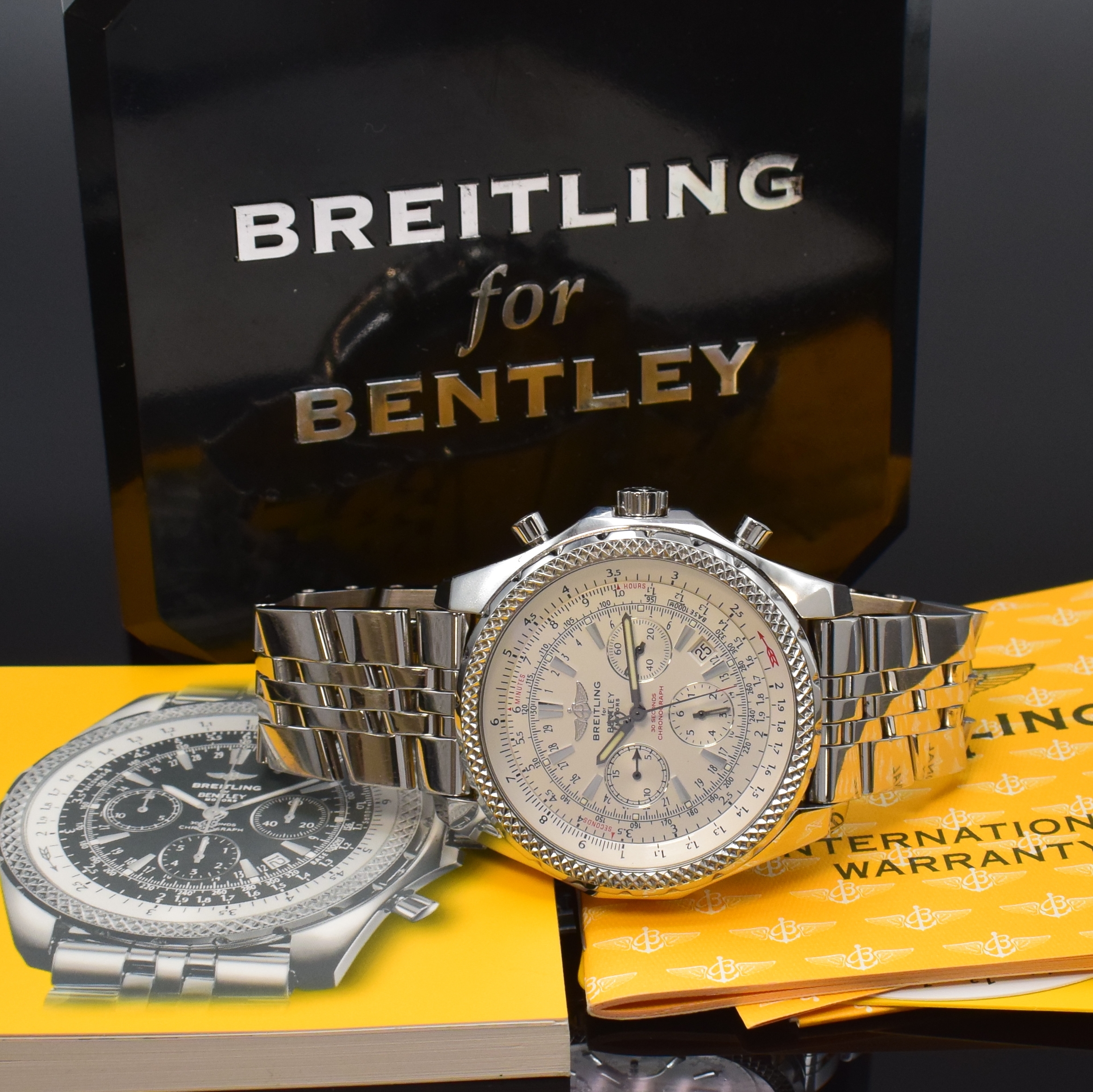Detail e: BREITLING Armbandchronograph aus der Special Edition Bentley Motors Referenz A25362, Automatik, Chronometer in Edelstahl inkl. Gliederband m. ...