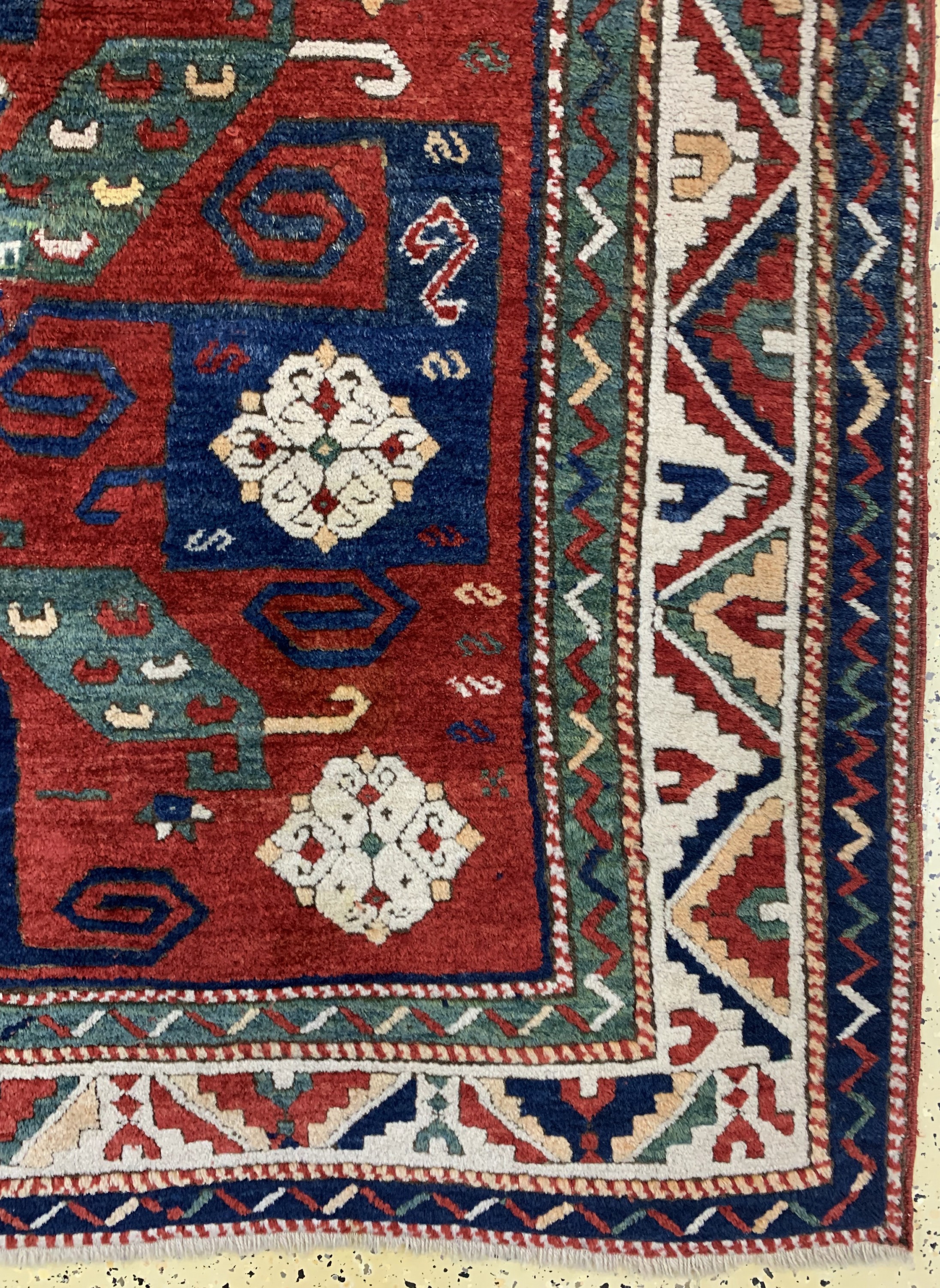 Detail a: "Pinwheel"kazak antik, (Swastika), Kaukasus, Mitte 19.Jhd, Wolle auf Wolle, ca. 230 x 170 cm, EHZ: 2, (kleine alte Restaurierungen).