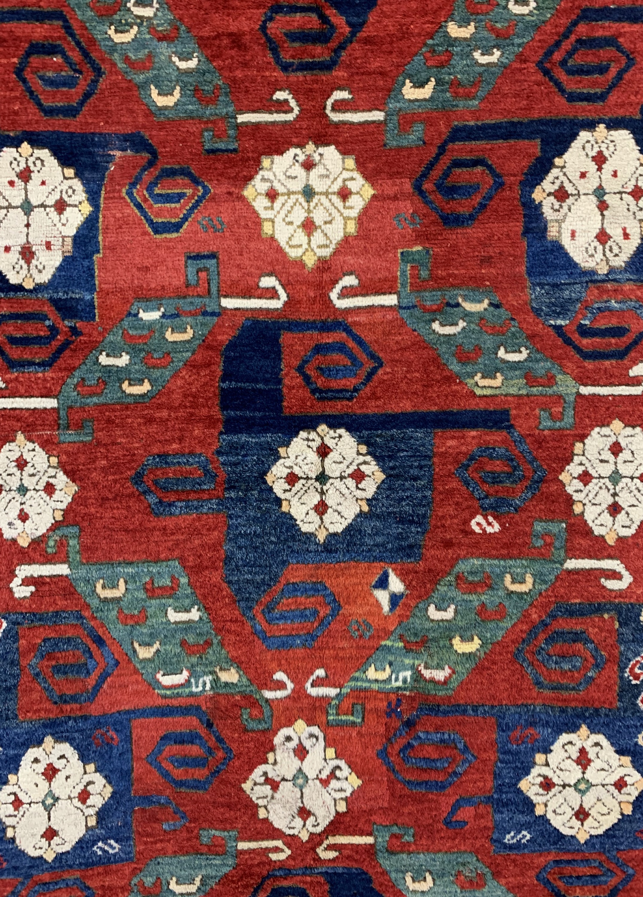 Detail d: "Pinwheel"kazak antik, (Swastika), Kaukasus, Mitte 19.Jhd, Wolle auf Wolle, ca. 230 x 170 cm, EHZ: 2, (kleine alte Restaurierungen).