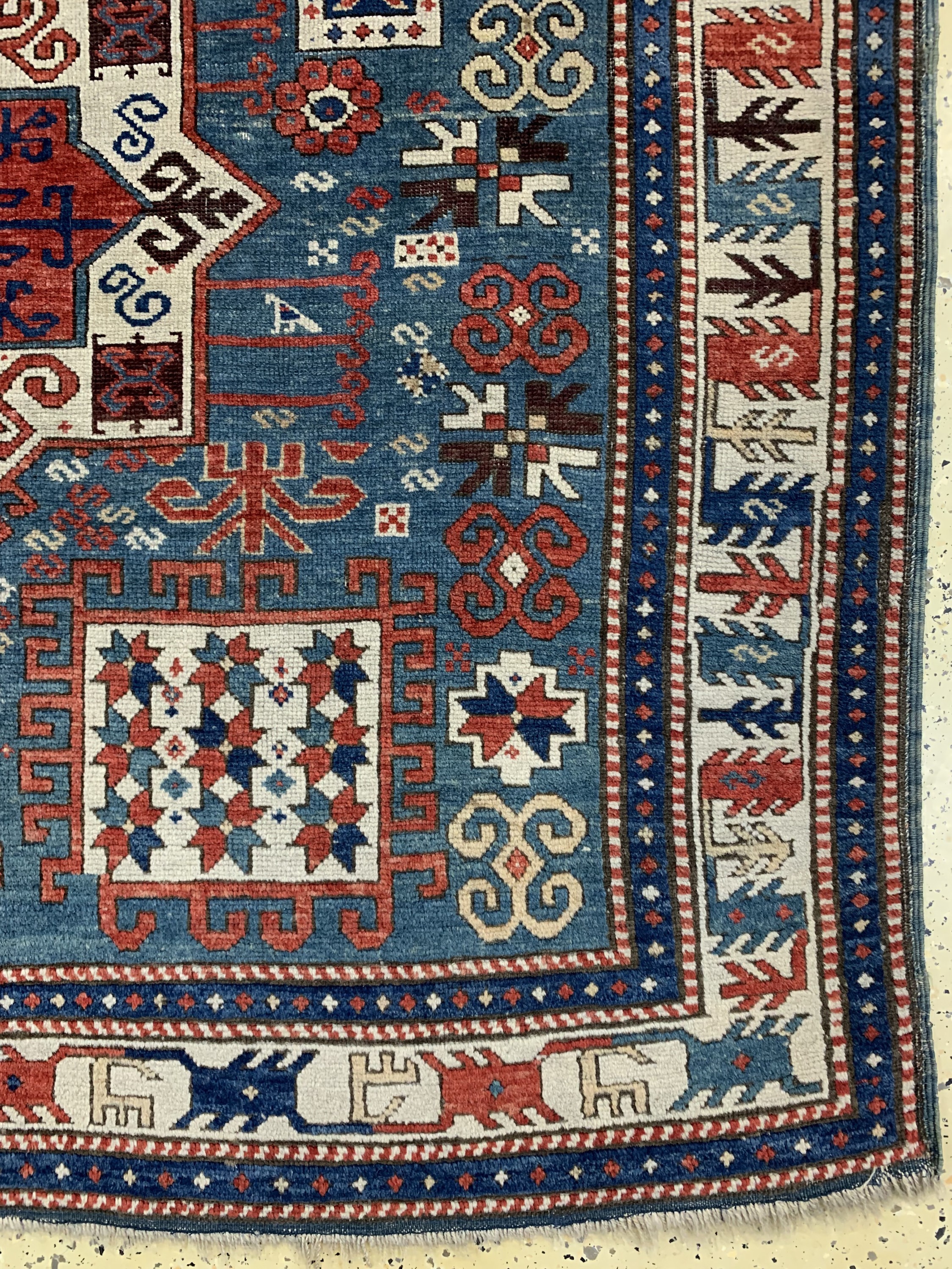 Detail a: "Karachoph"Kazak antik, Kaukasus, Ende 19.Jhd, Wolle auf Wolle, ca. 225 x 170 cm, EHZ: 2(kleine alte Restaurierungen).