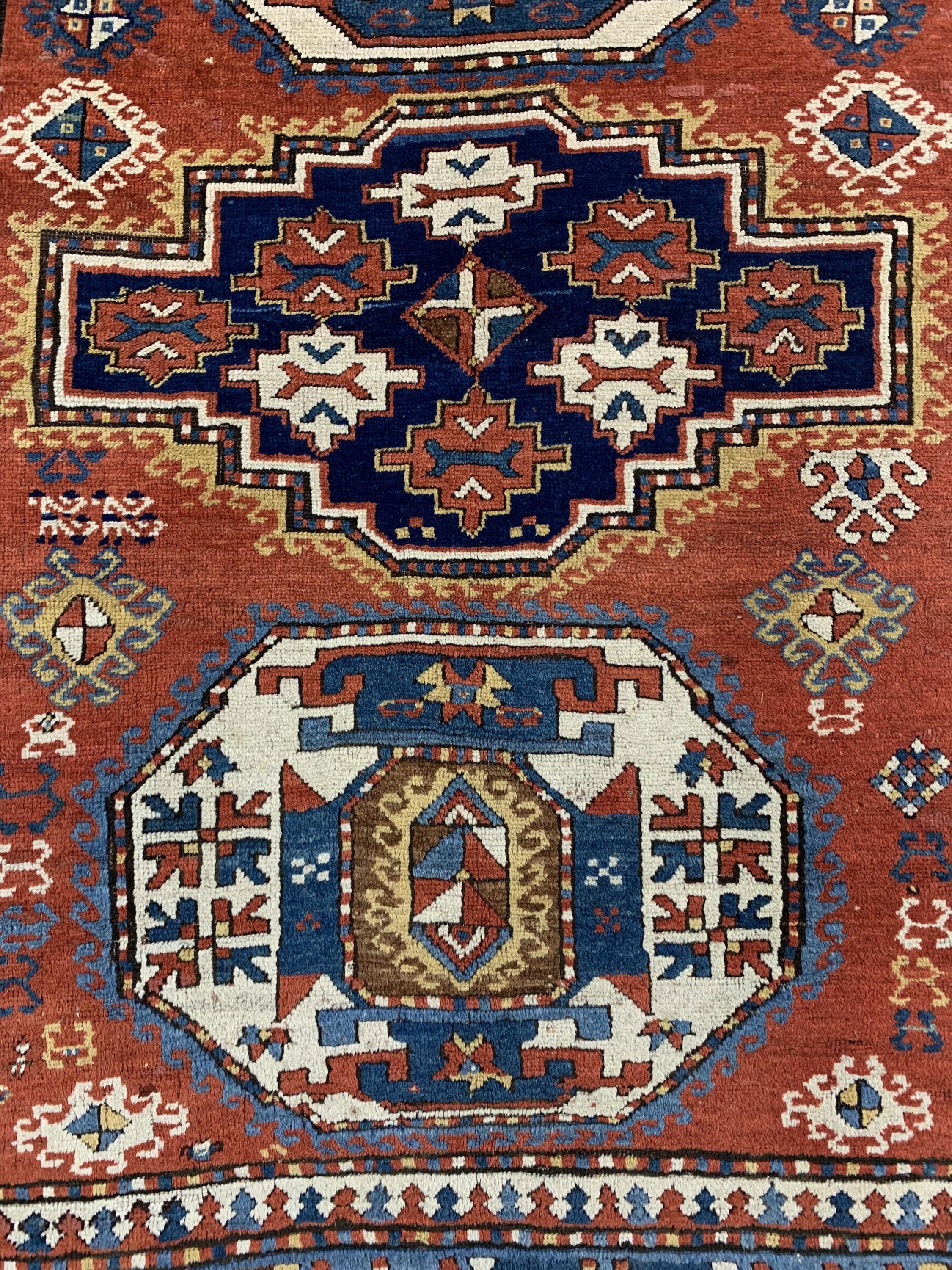 Detail c: "Lori-Pampak"Kazak antik, Kaukasus, Ende 19.Jhd, Wolle auf Wolle, ca. 220 x 170 cm, EHZ: 2(kleine alte Restaurierungen).