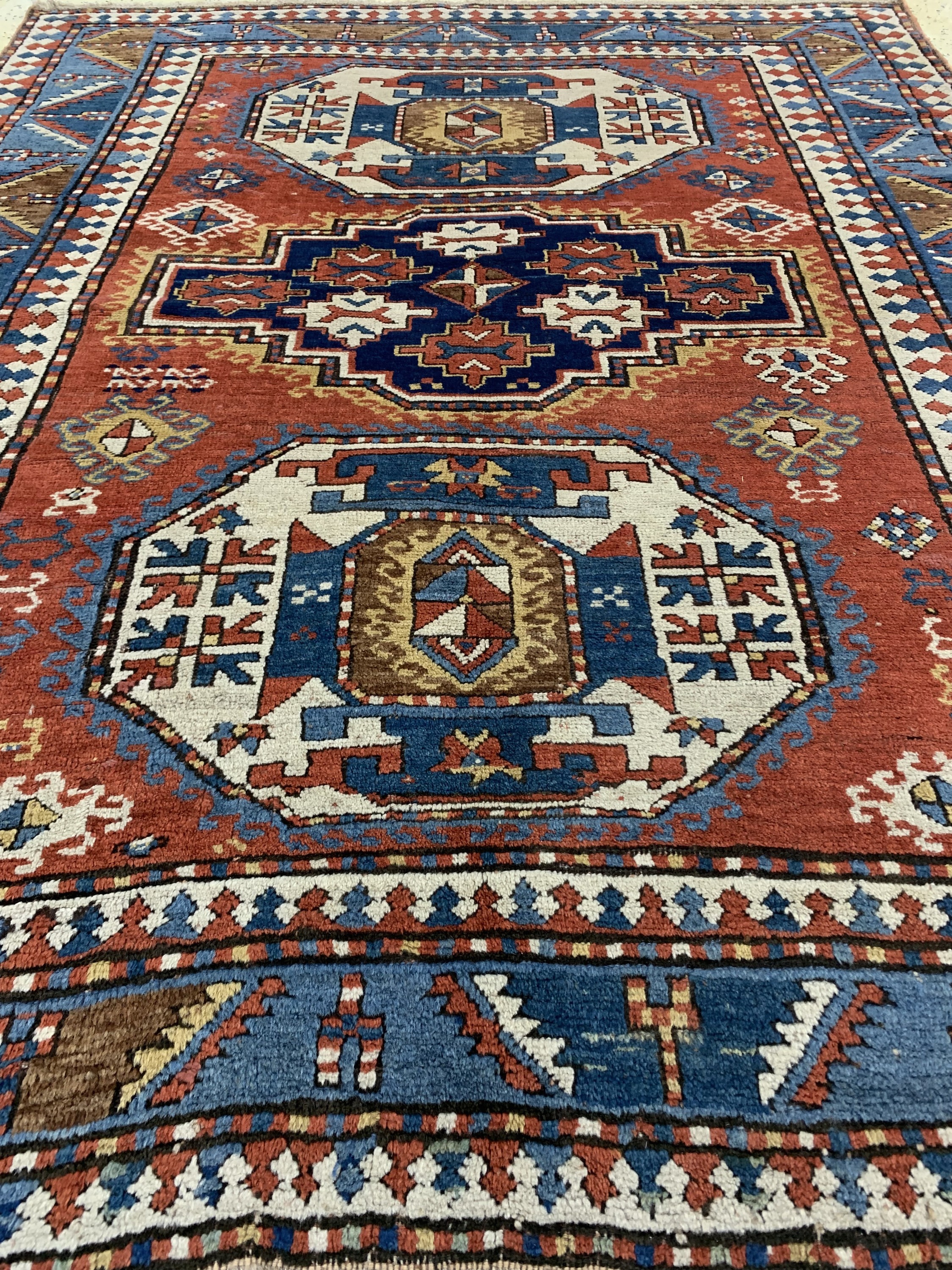 Detail g: "Lori-Pampak"Kazak antik, Kaukasus, Ende 19.Jhd, Wolle auf Wolle, ca. 220 x 170 cm, EHZ: 2(kleine alte Restaurierungen).