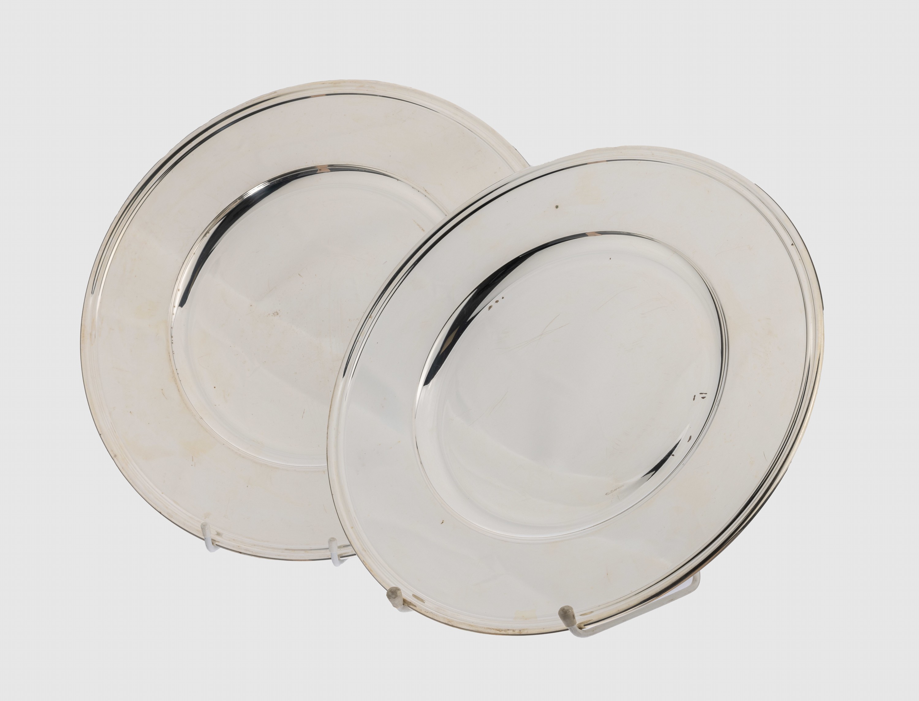 Set 8 Platzteller, 800er Silber, Italien, schlichtes zeitloses Design, D. ca. 31.5 cm, ca. 4035 g, bez. Belotto, Kratzer und Gebr.- Spuren
