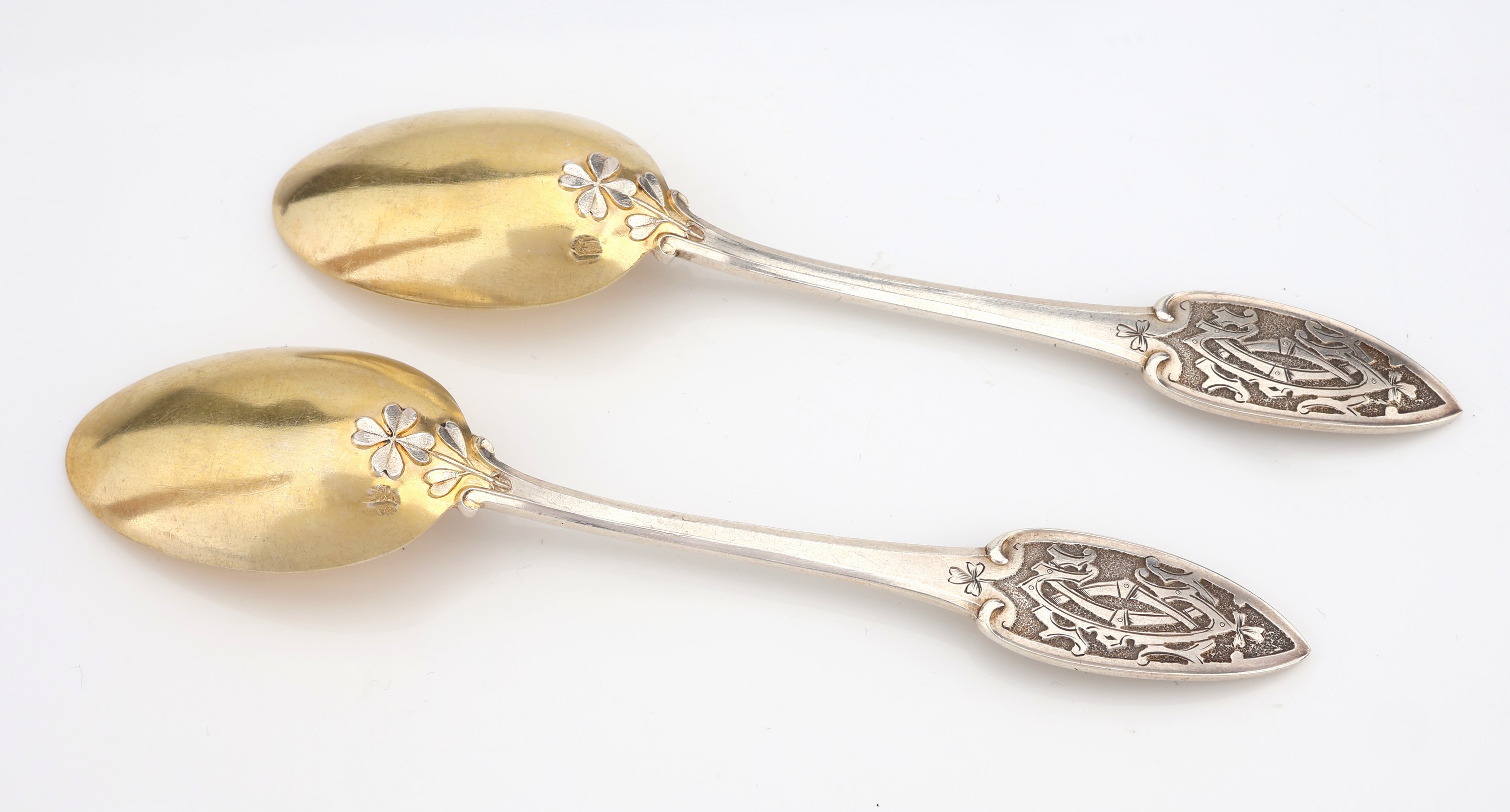Detail a: 6 Dessert-/Kaffeelöffel, Frankreich um 1900, 950er Silber, Meistermarke A. DEBAIN, Laffen vergoldet, sparsamer floraler Dekor, hochwertige, ...