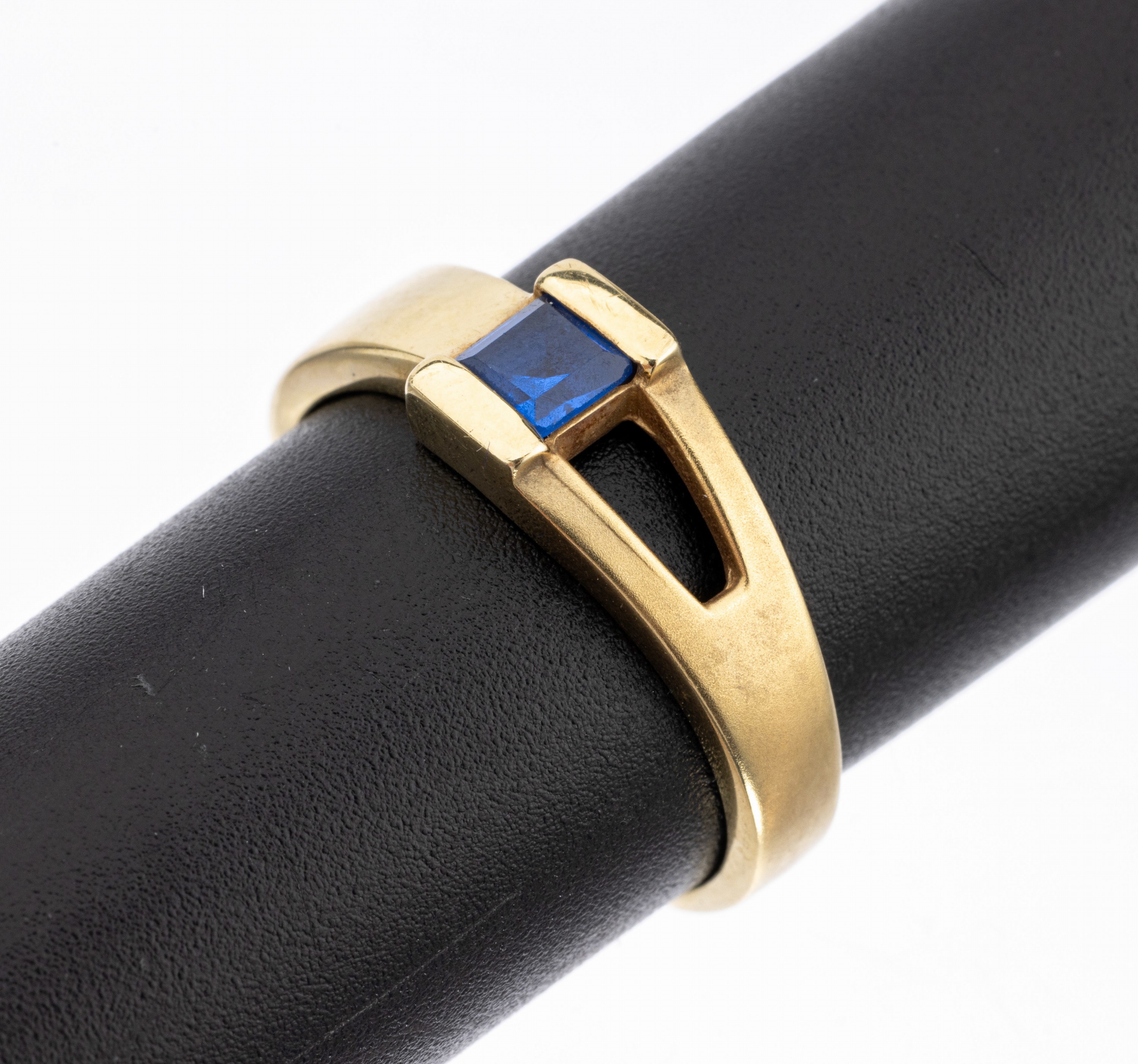 14 kt Gold Ring, GG 585/000, blauer facett.Glasstein, RW 58, ca. 4.4 g