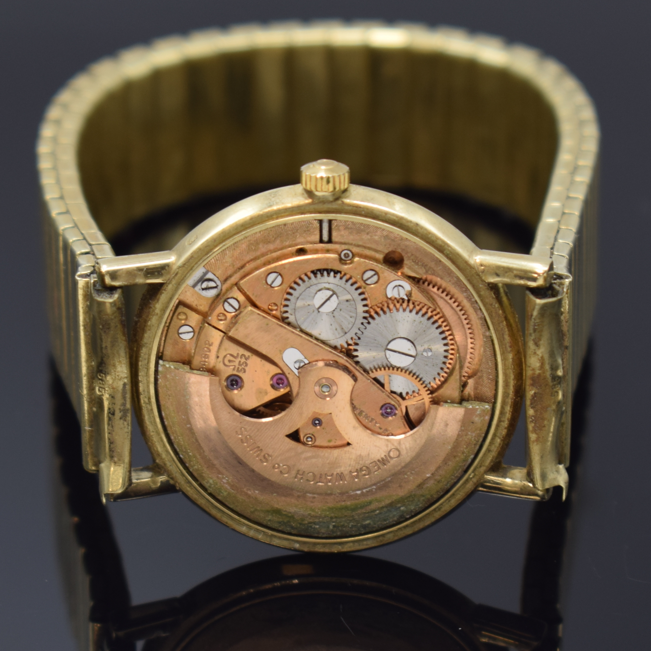 Detail d: OMEGA Armbanduhr Referenz 161009 an neutralem Flexband in GG 585/000, Schweiz um 1964, Automatik, 3-tlg. Goldgeh., Boden u. Glasrand aufgedr., silb. ...