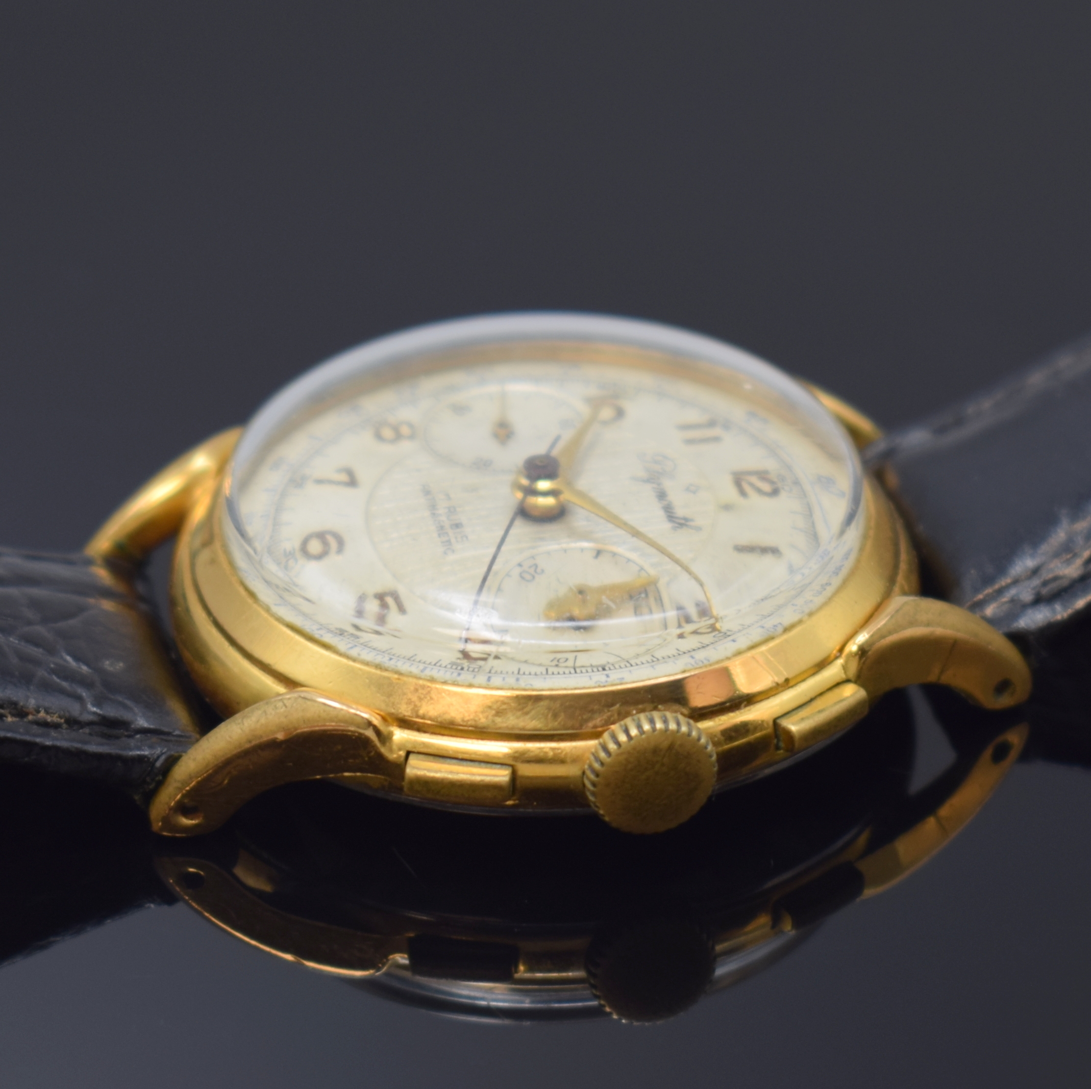 Detail b: PLYMOUTH Armbandchronograph, Schweiz um 1950, Handaufzug, verg. Geh., Edelstahlboden aufgedr., silb. Zifferbl. altersbed. fl., gold. arab. Zahlen, ...