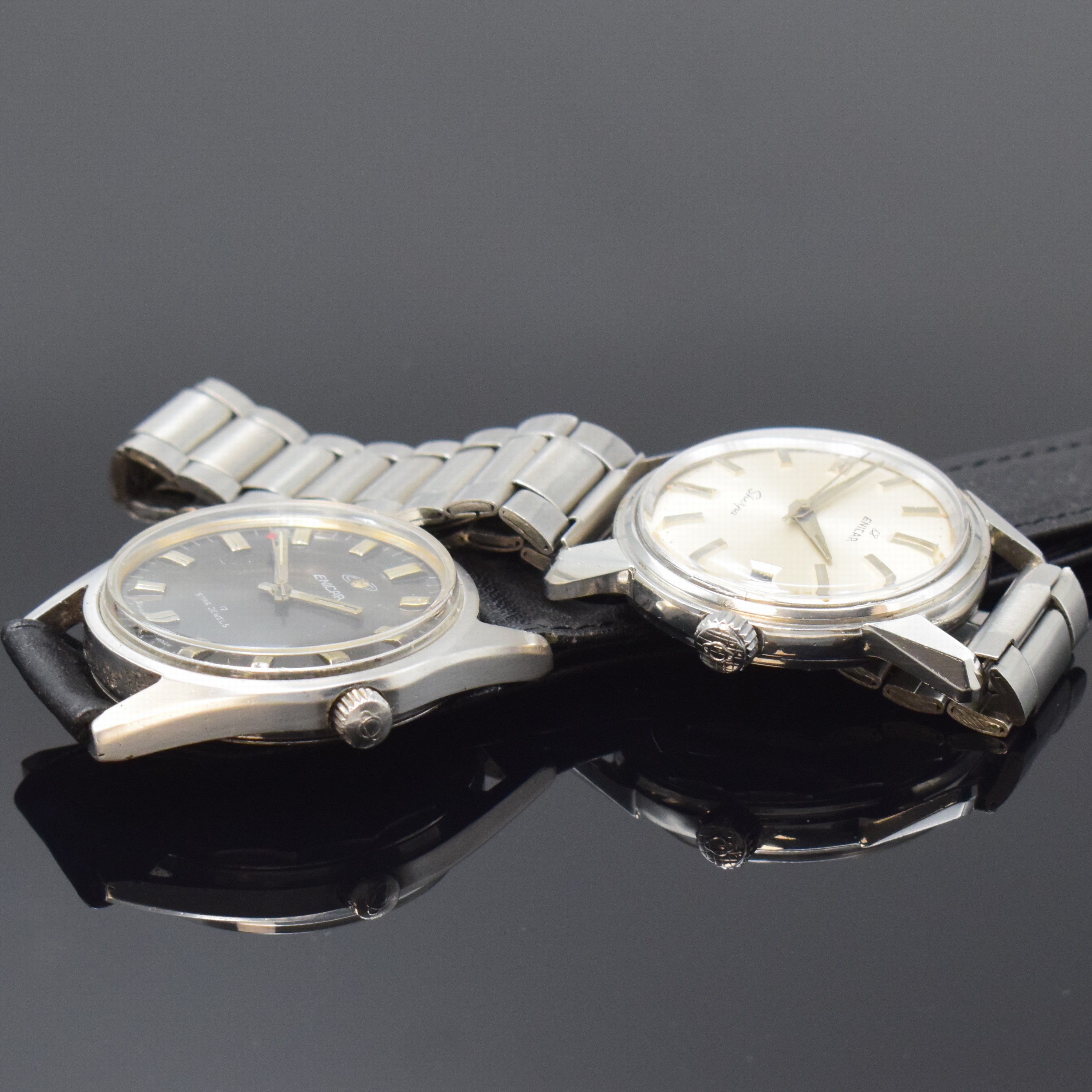 Detail b: Konvolut: 2 ENICAR Herrenarmbanduhren, Schweiz 1960er Jahre, beide Handaufzug, beide Edelstahl, 1 x Modell Sherpa, Boden m. Bajonette-Verschl., silb. ...