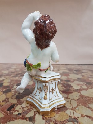 26828645d - Porzellanfigur, Meissen, um 1745, "Trinkender Putto", Allegorie auf den ...