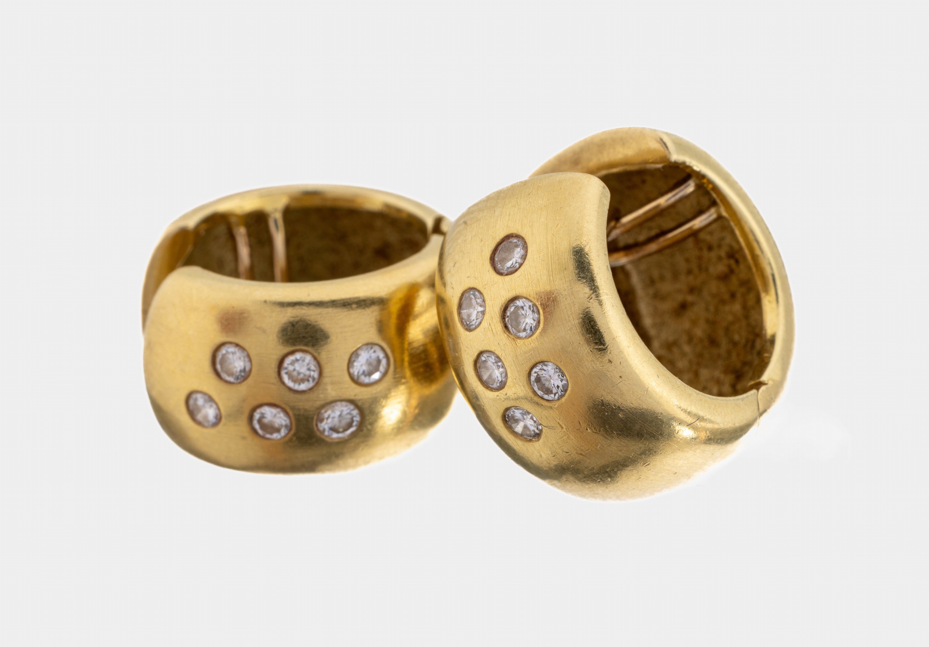 Paar 18 kt Gold Brillant-Creolen, GG 750/000, 12 Brillanten zus. ca. 0.36 ct Weiß/si, ca. 13.9 g