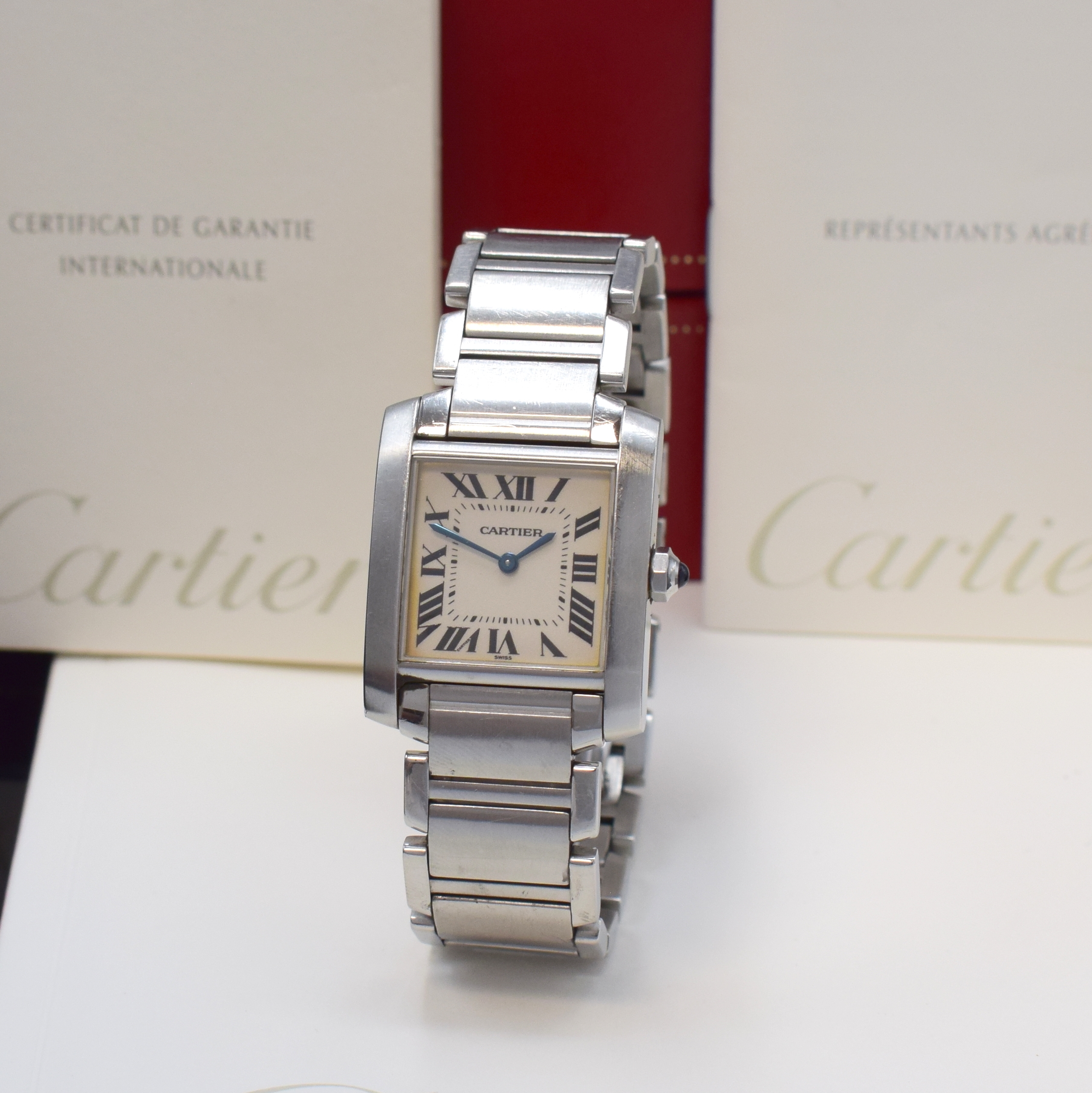CARTIER Tank Francaise Damenarmbanduhr Referenz 2301, quarz, Edelstahl inkl. Gliederband m. dopp. Faltschl., Boden 4-fach verschr., silb. Zifferbl. ...