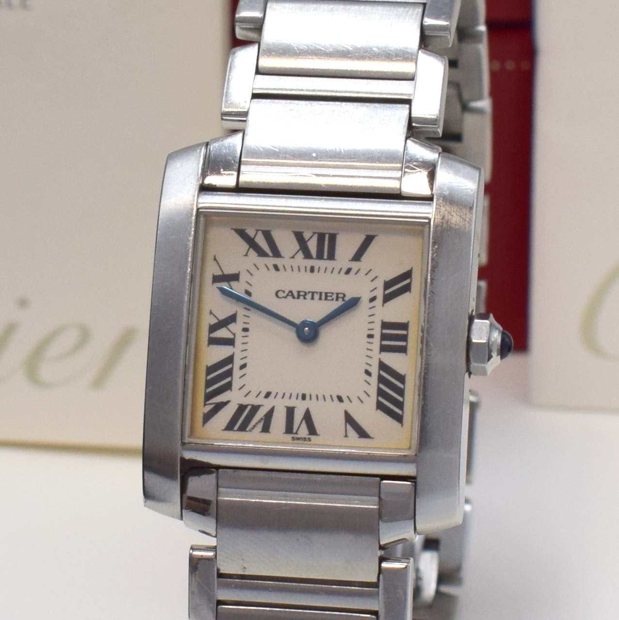 Detail a: CARTIER Tank Francaise Damenarmbanduhr Referenz 2301, quarz, Edelstahl inkl. Gliederband m. dopp. Faltschl., Boden 4-fach verschr., silb. Zifferbl. ...