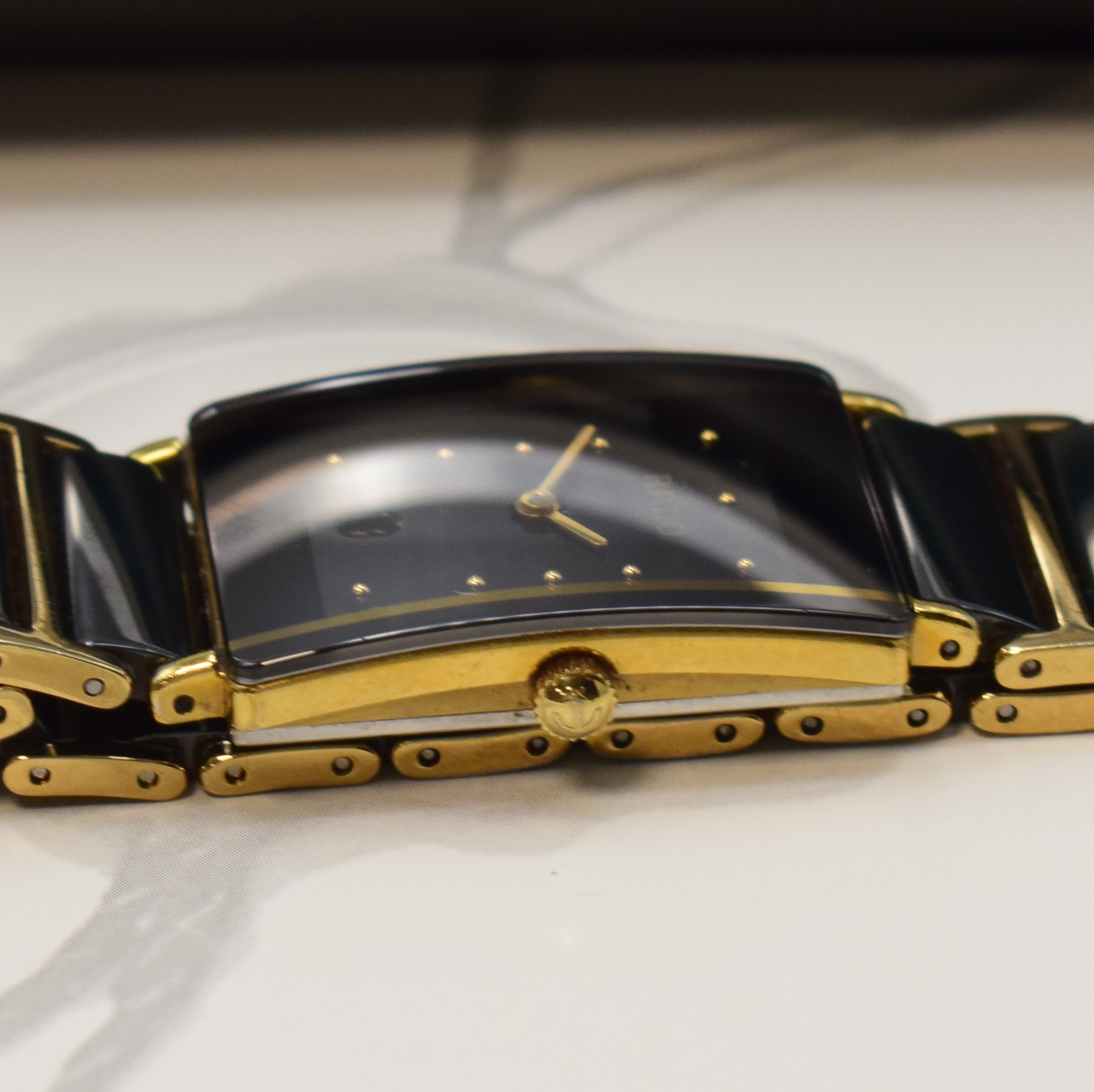 Detail c: RADO Diastar Armbanduhr Referenz 160.0381.3, Schweiz um 2005, quarz, verg. Gehäuse, Boden 4-fach verschr., verg. Gliederband mit Keramikelementen, ...