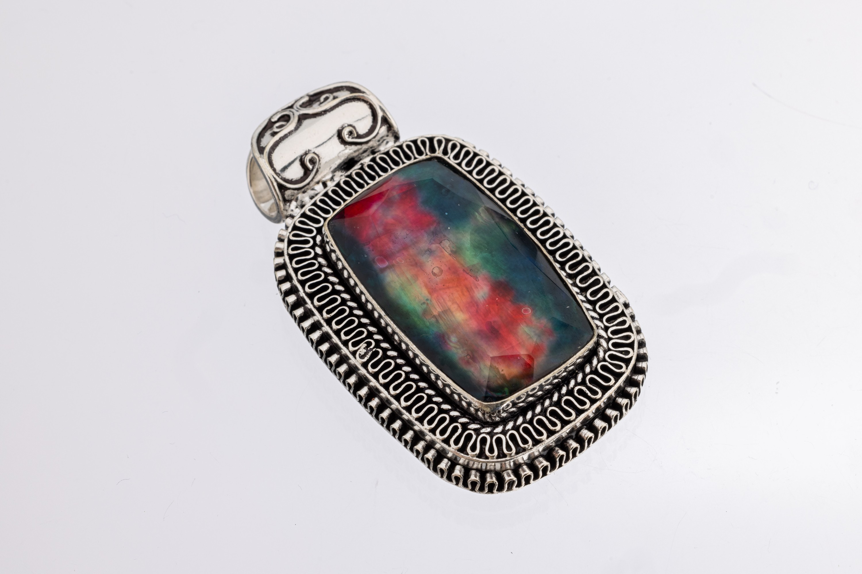 Ammolit-Anhänger, 925er Silber, facett. Ammolit, sehr schönes farbenprächtiges Farbspiel in rot, grün und blau, Fundort Alberta/Kanada, Fassung ...