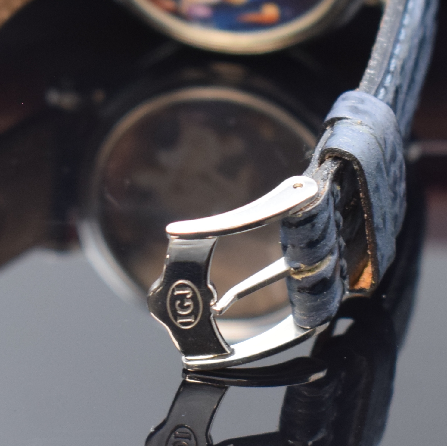 Detail b: IGJ Montre Erotique Herrenarmbanduhr in Stahl, Schweiz um 1996, Automatik, orig. Lederband m. Dornschl., vergl. Rückseite m. beweglicher erotischer ...