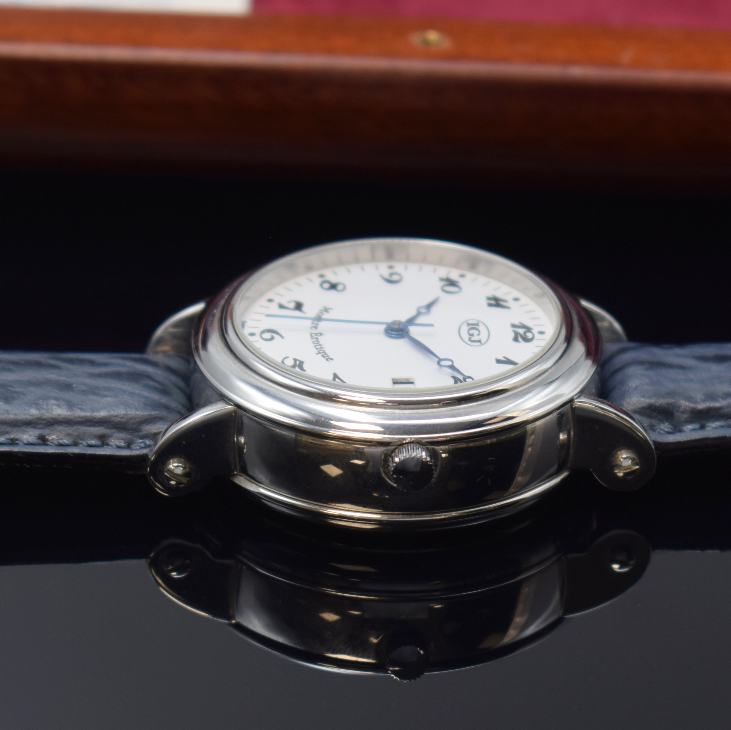 Detail c: IGJ Montre Erotique Herrenarmbanduhr in Stahl, Schweiz um 1996, Automatik, orig. Lederband m. Dornschl., vergl. Rückseite m. beweglicher erotischer ...