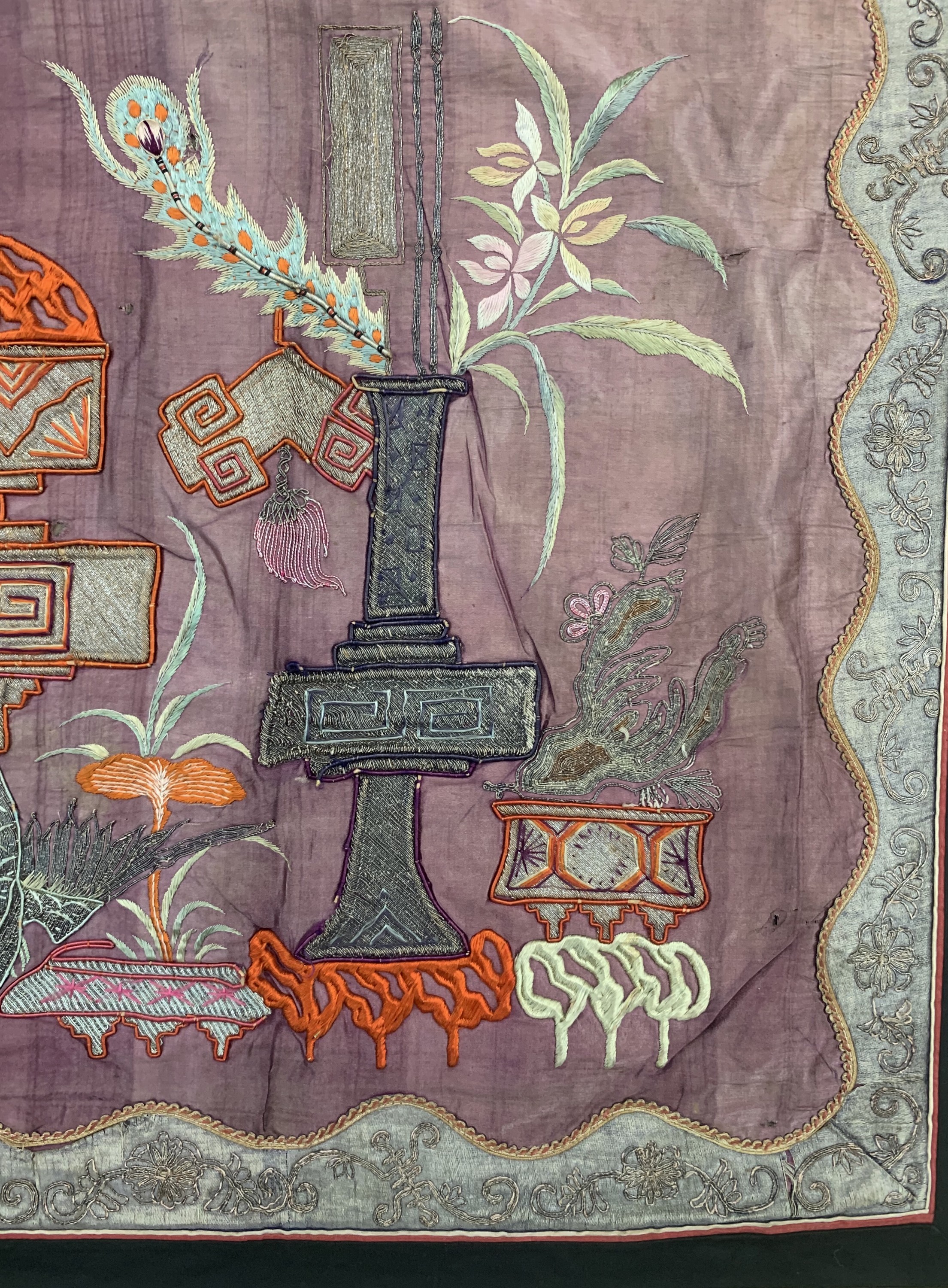 Detail a: Seide-Metallstickerei antik, China, um 1900, Seide & Metall, ca. 108 x 96 cm, EHZ: 2-3