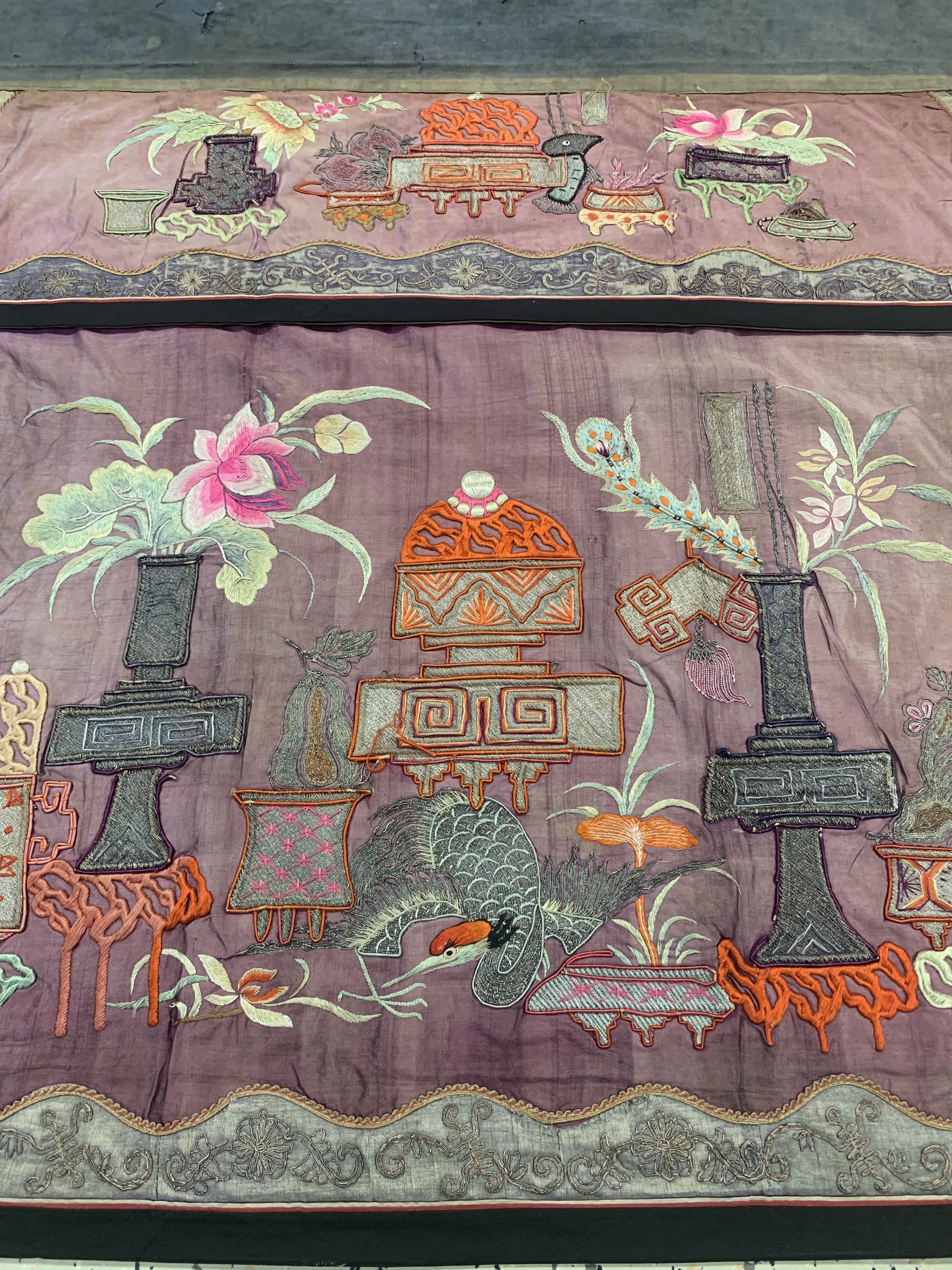 Detail f: Seide-Metallstickerei antik, China, um 1900, Seide & Metall, ca. 108 x 96 cm, EHZ: 2-3
