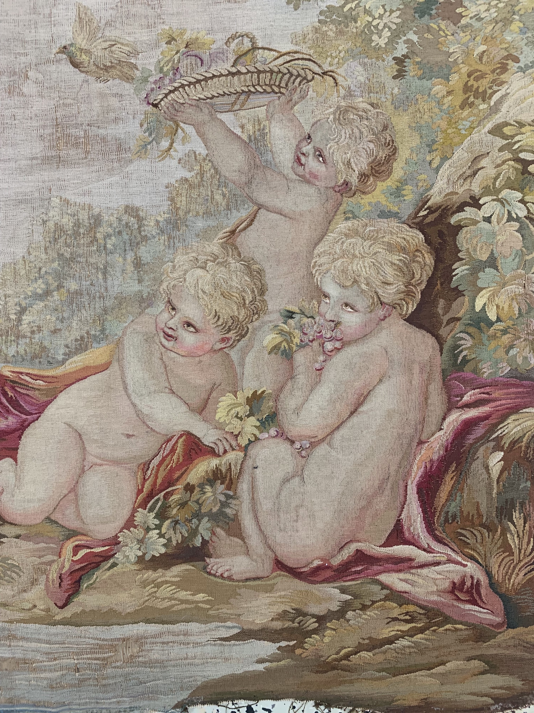 Detail a: Antike Tapisserie"Putten", Frankreich, Anfang 19.Jhd, Wolle mit Seide, ca. 103 x 80 cm, EHZ: 3(kleine Risse)