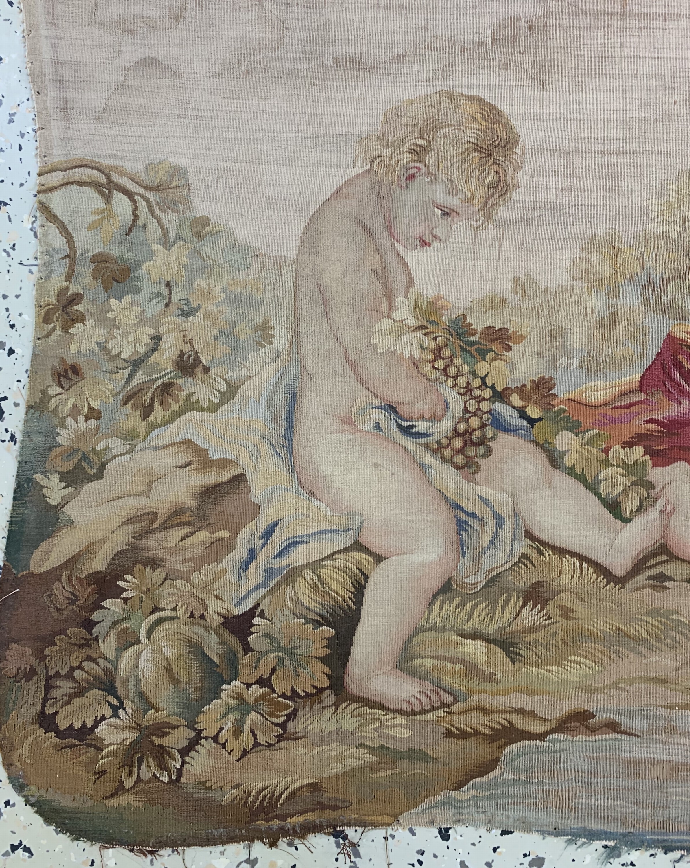 Detail b: Antike Tapisserie"Putten", Frankreich, Anfang 19.Jhd, Wolle mit Seide, ca. 103 x 80 cm, EHZ: 3(kleine Risse)