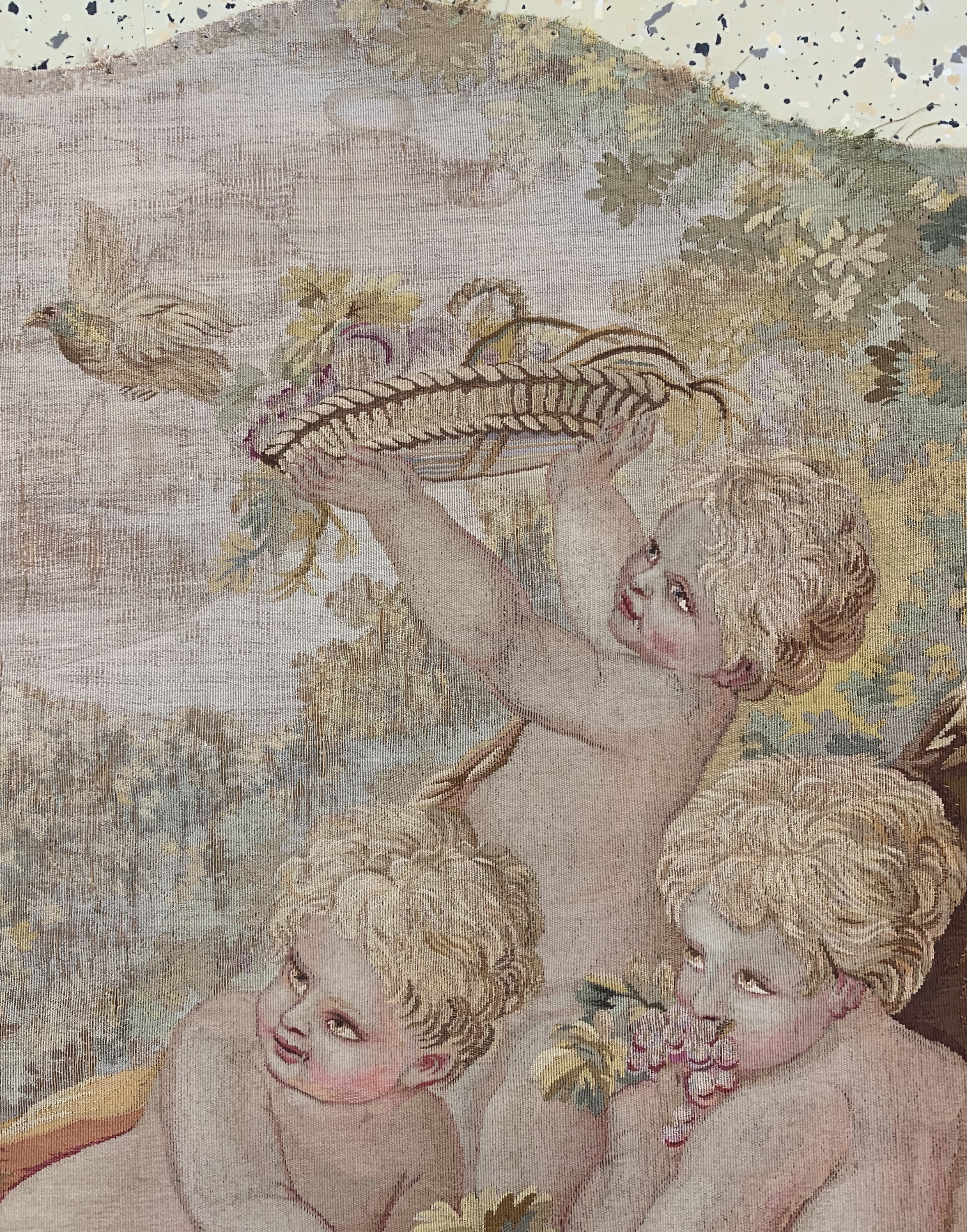 Detail c: Antike Tapisserie"Putten", Frankreich, Anfang 19.Jhd, Wolle mit Seide, ca. 103 x 80 cm, EHZ: 3(kleine Risse)