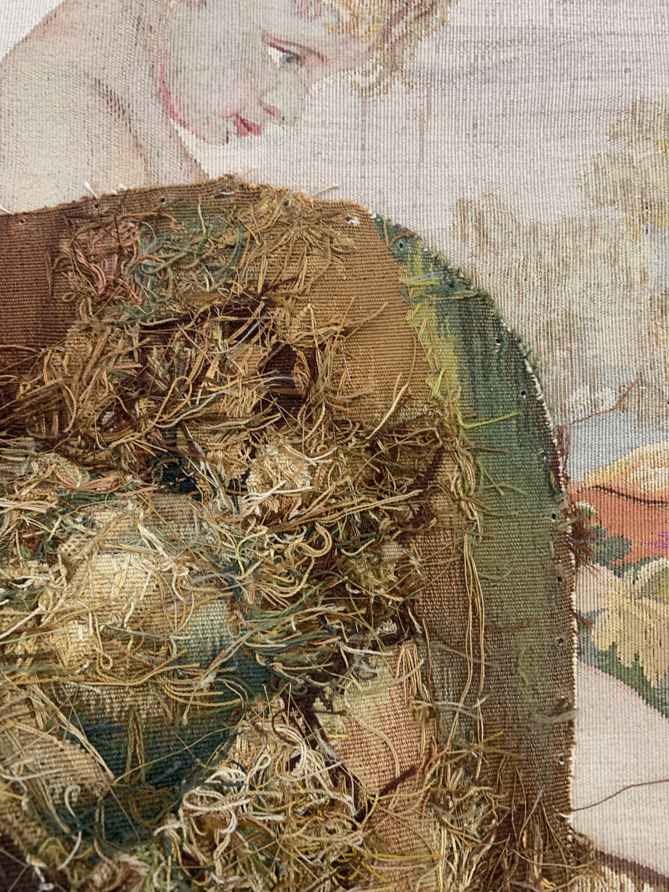 Detail e: Antike Tapisserie"Putten", Frankreich, Anfang 19.Jhd, Wolle mit Seide, ca. 103 x 80 cm, EHZ: 3(kleine Risse)