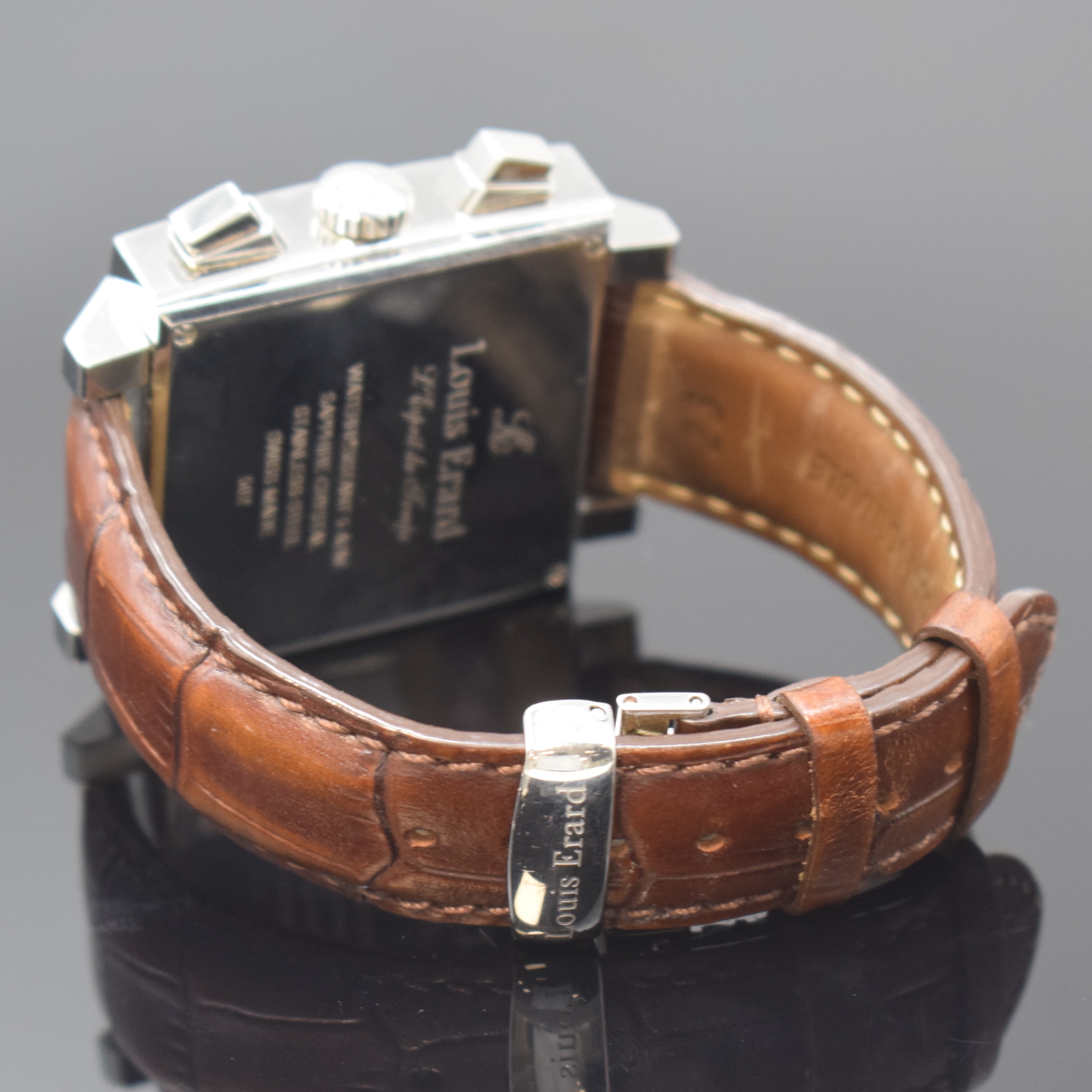Detail b: LOUIS ERARD Armbandchronograph La Karre in Stahl, Schweiz um 2005, orig. Lederband m. dopp. Faltschl., Boden 4-fach verschr., Saphirgl., silb. ...